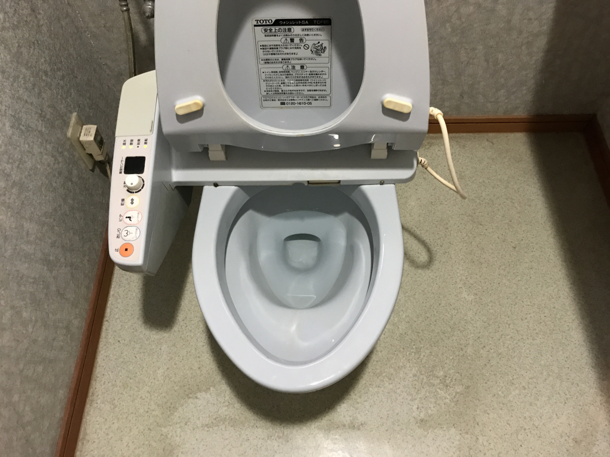 静岡県掛川市のトイレクリーニングの作業前1