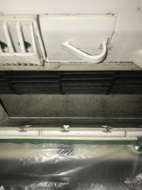 茨城県つくばみらい市のお掃除機能付きエアコンの作業前1