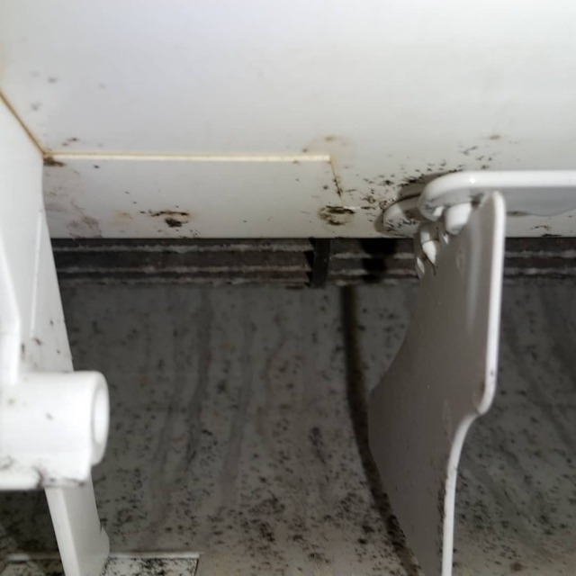 岩手県盛岡市のお掃除機能付きエアコンの作業前2