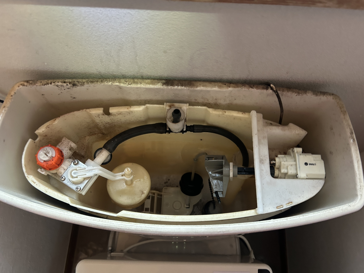 神奈川県川崎市川崎区のトイレクリーニングの作業前1