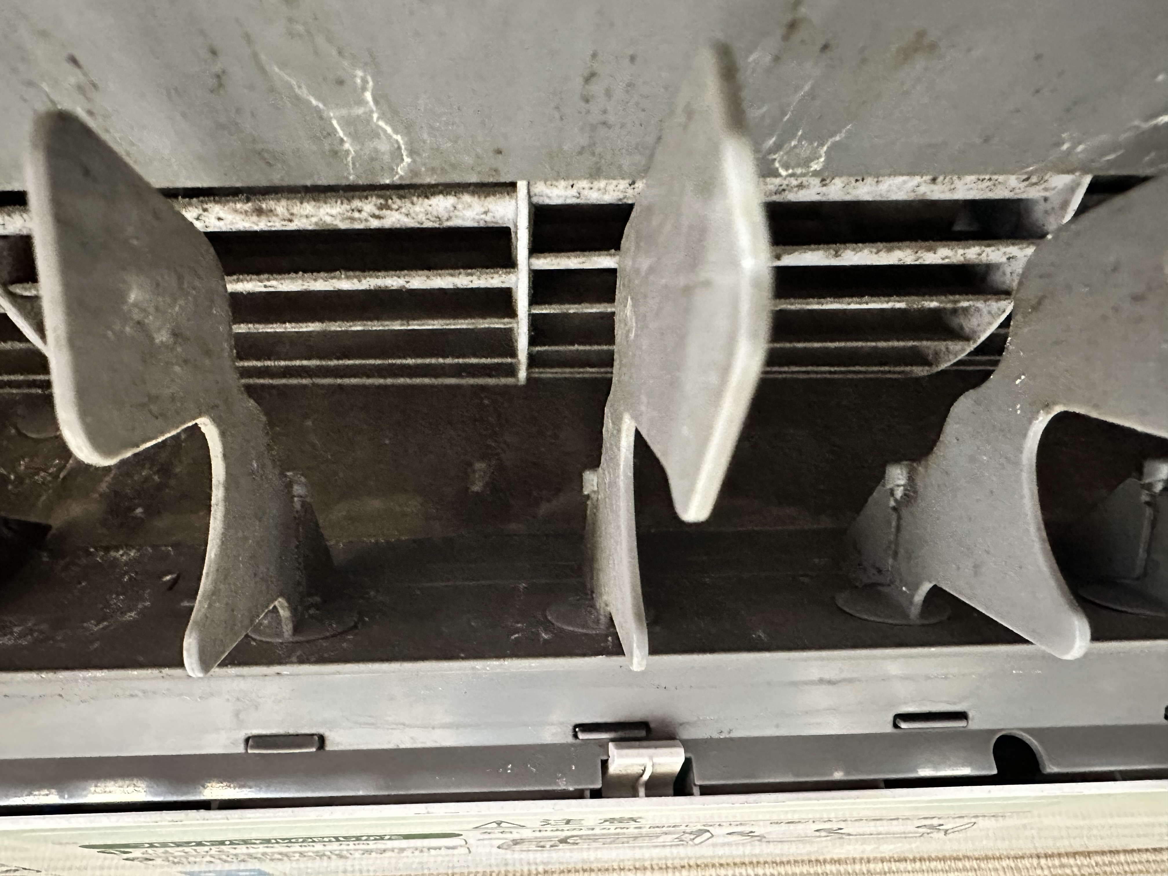 愛知県春日井市小野町のお掃除機能付きエアコンの作業前1