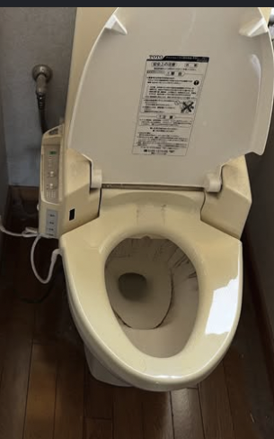 青森県弘前市のトイレクリーニングの作業前2