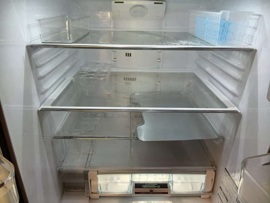 東京都江東区大島の冷蔵庫クリーニングの作業前1