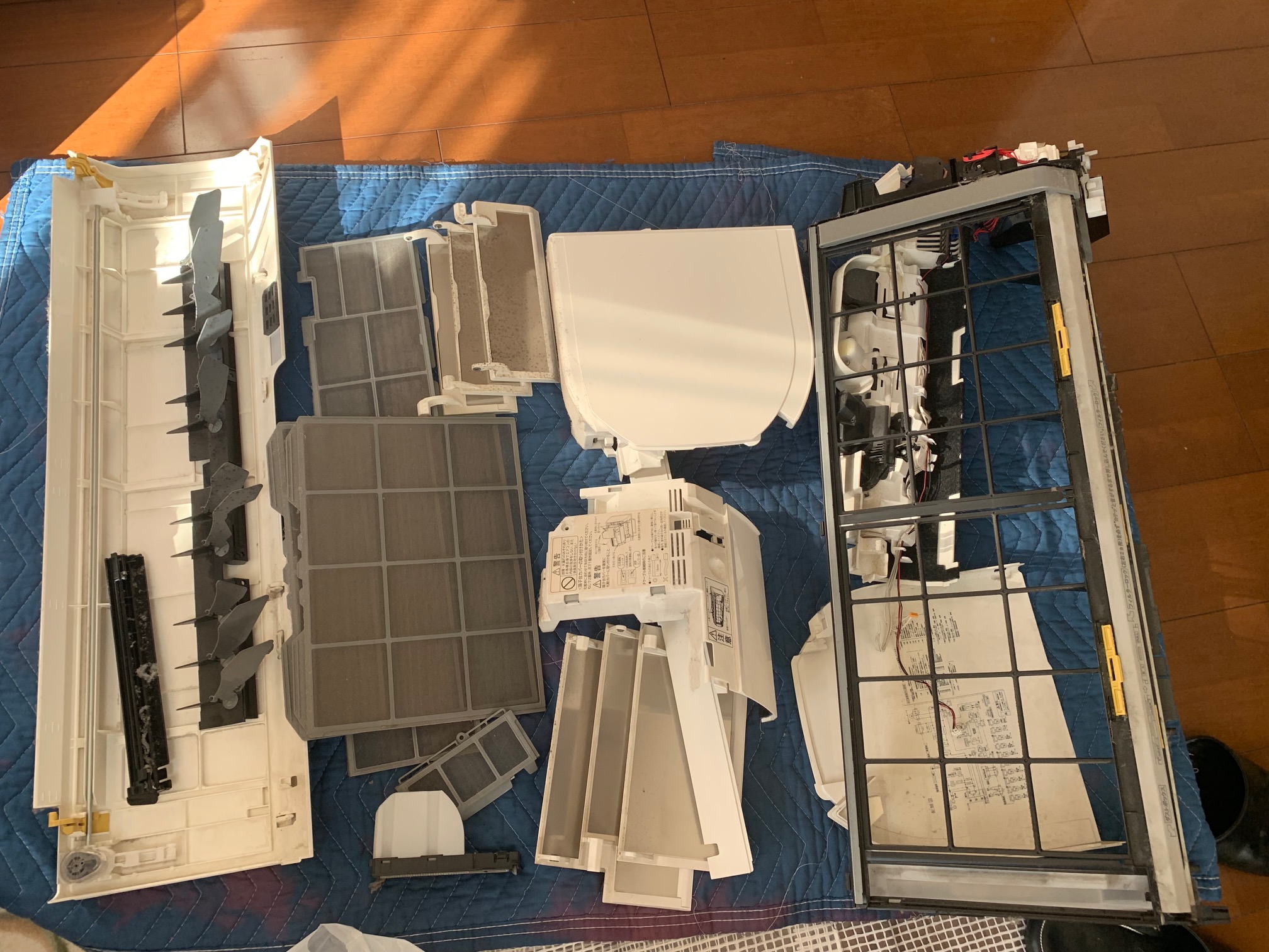 栃木県宇都宮市のお掃除機能付きエアコンの作業前1