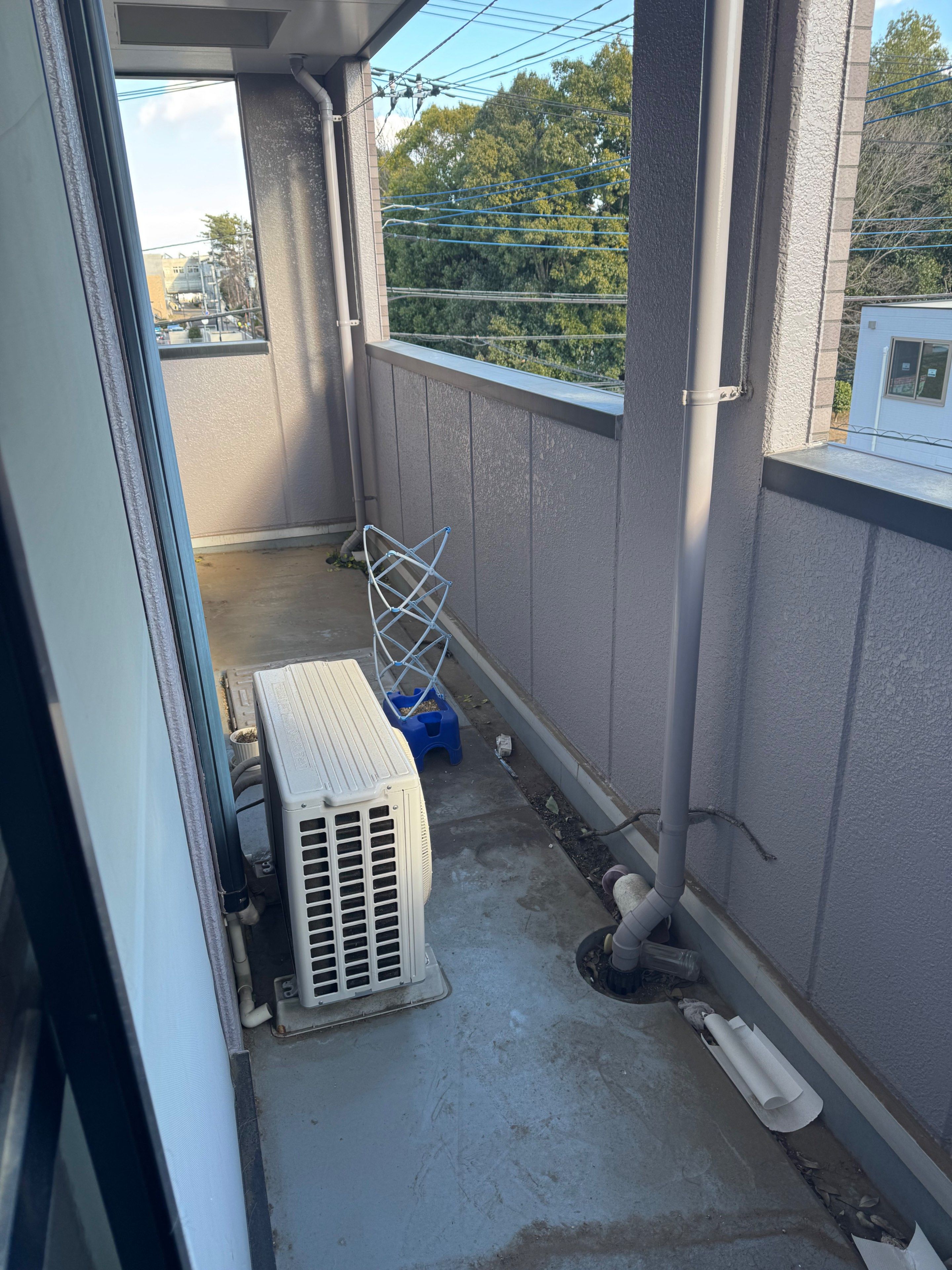 茨城県つくば市のベランダ・バルコニークリーニングの作業前1