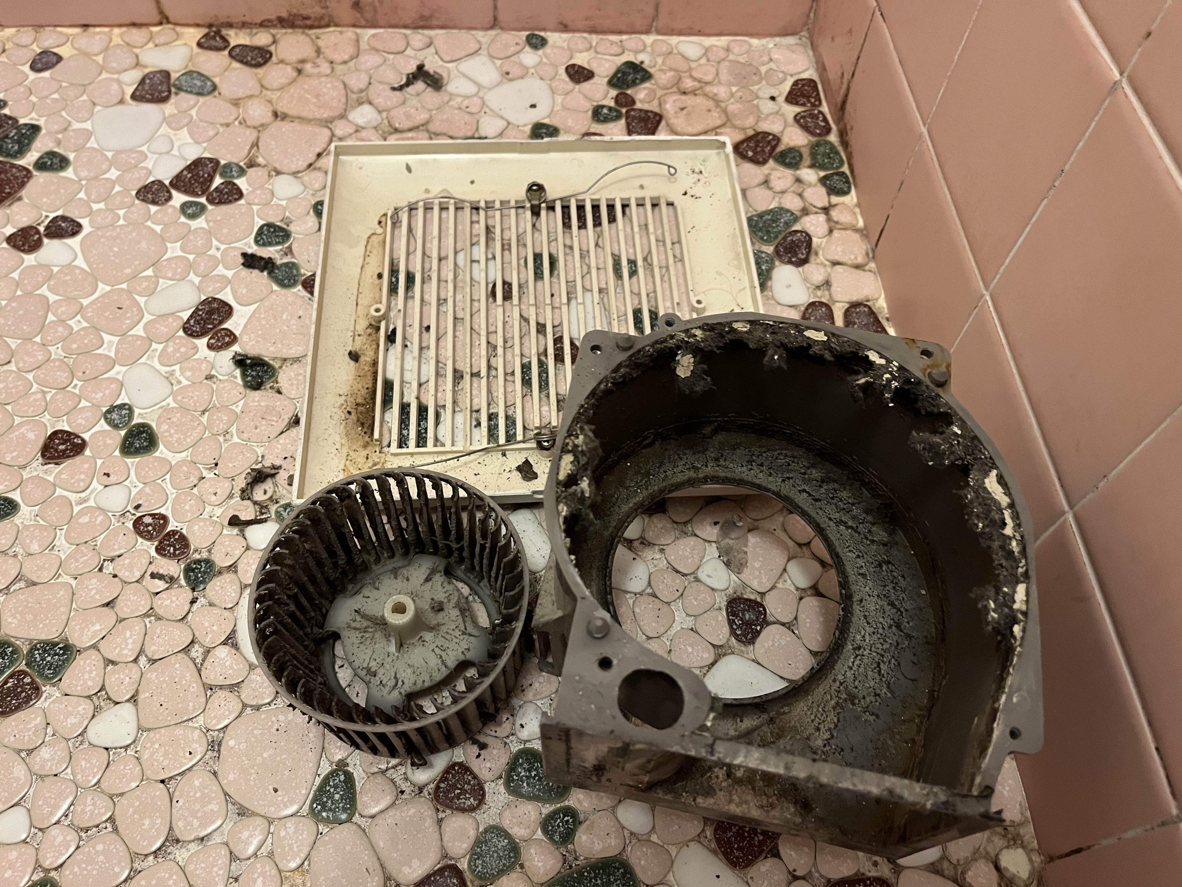 京都府向日市物集女町の浴室・お風呂クリーニングの作業前1