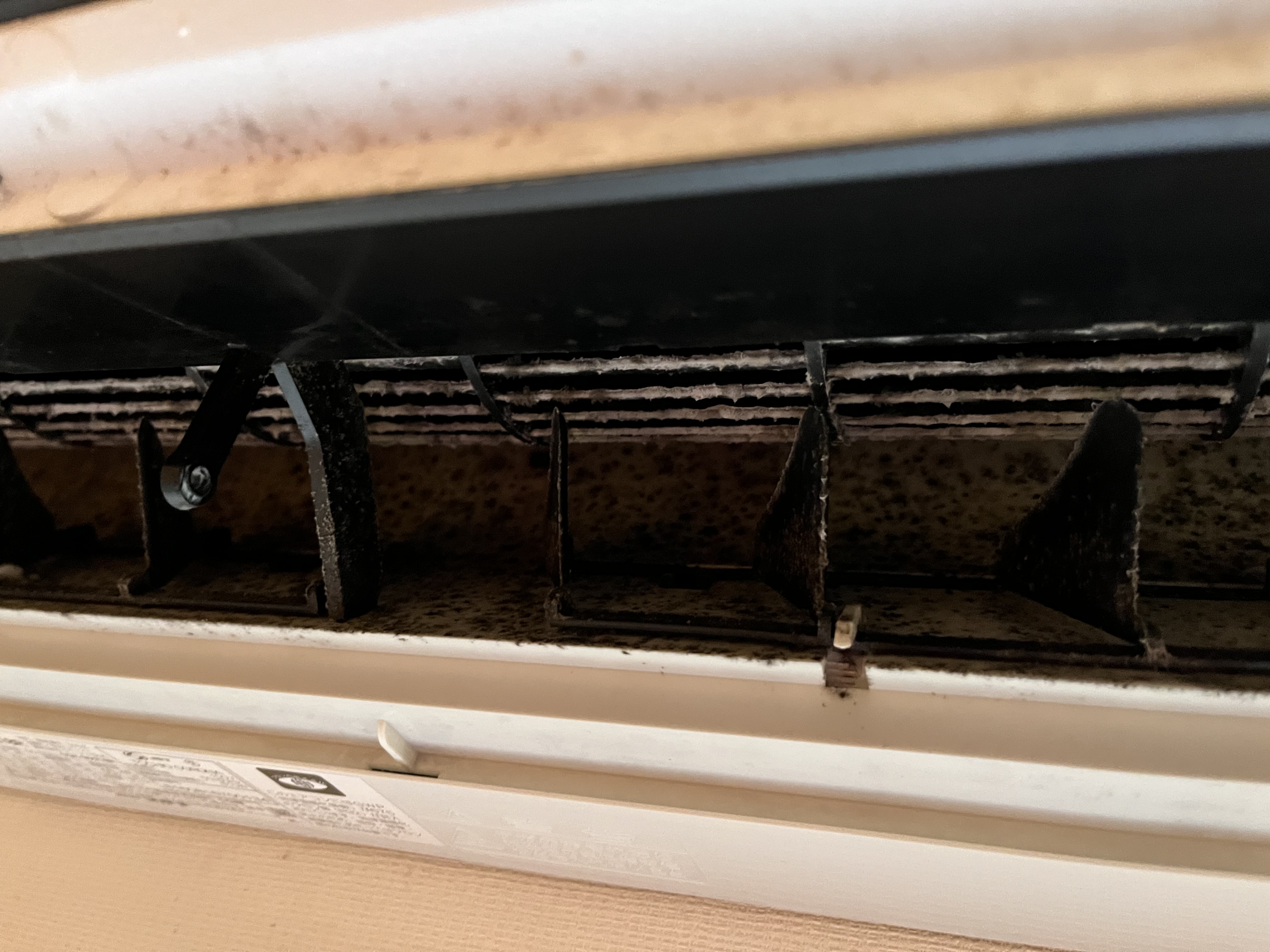 京都府長岡京市馬場見場走りの壁掛けエアコンの作業前1