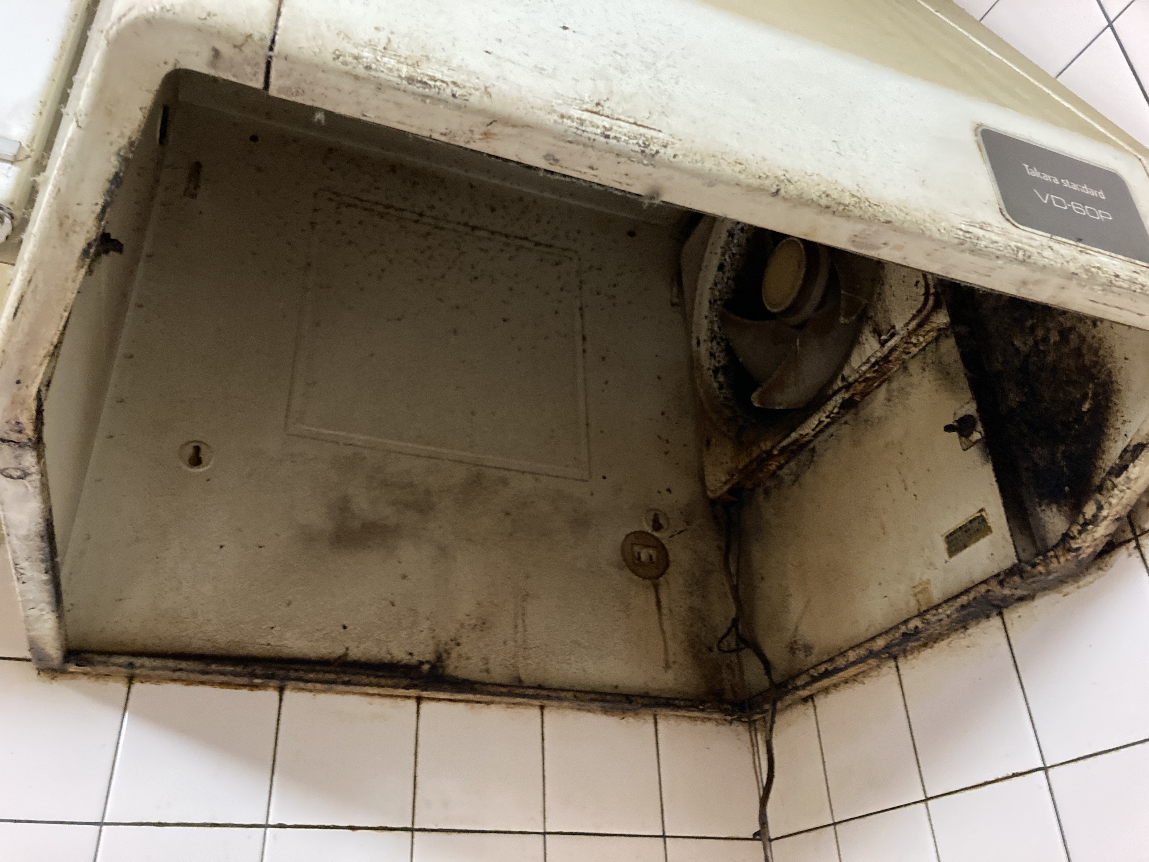 京都府京都市伏見区羽束師鴨川町のレンジフードクリーニングの作業前1