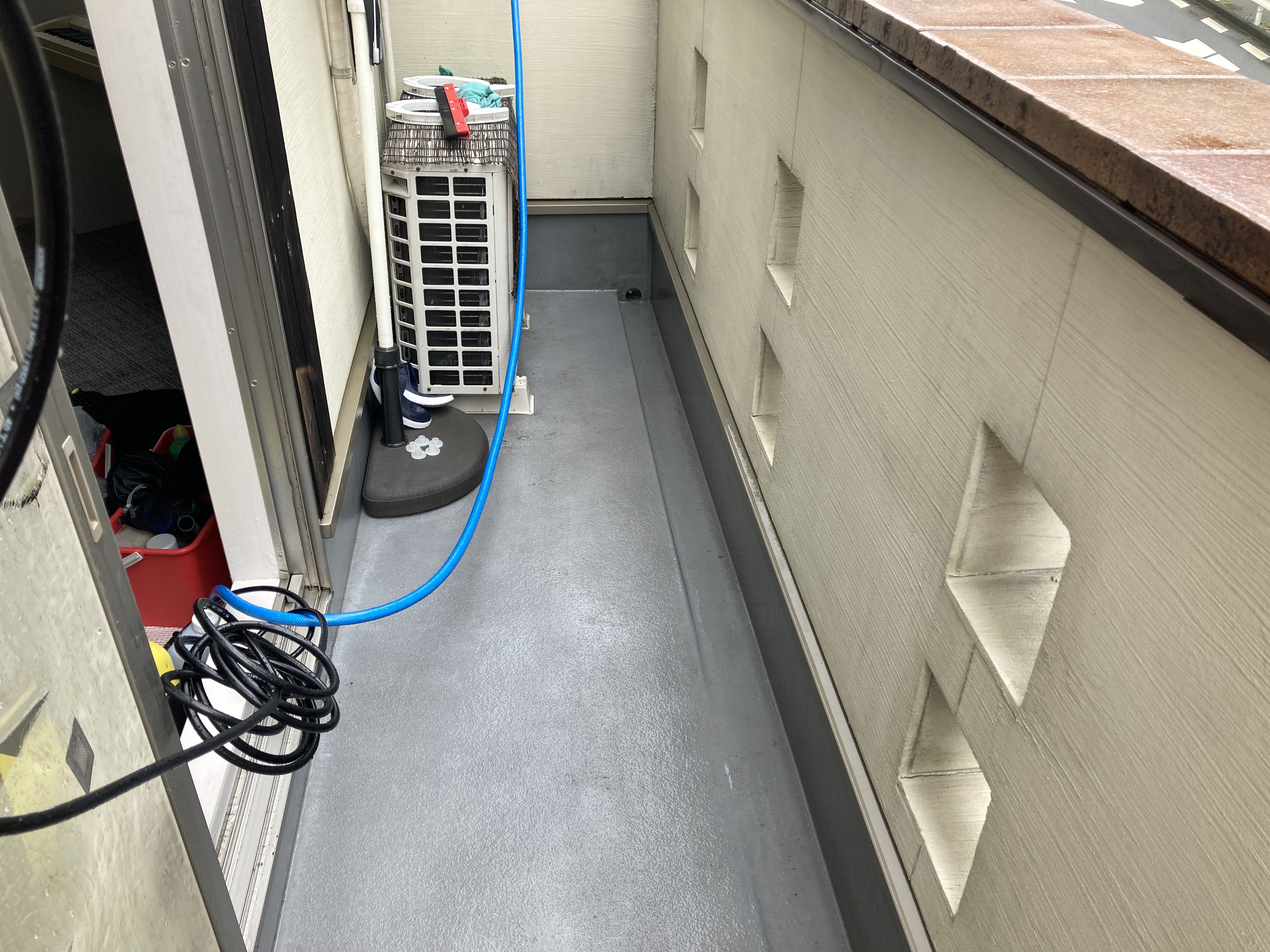 京都府京都市東山区今熊野阿弥陀ケ峰町のベランダ・バルコニークリーニングの作業後2