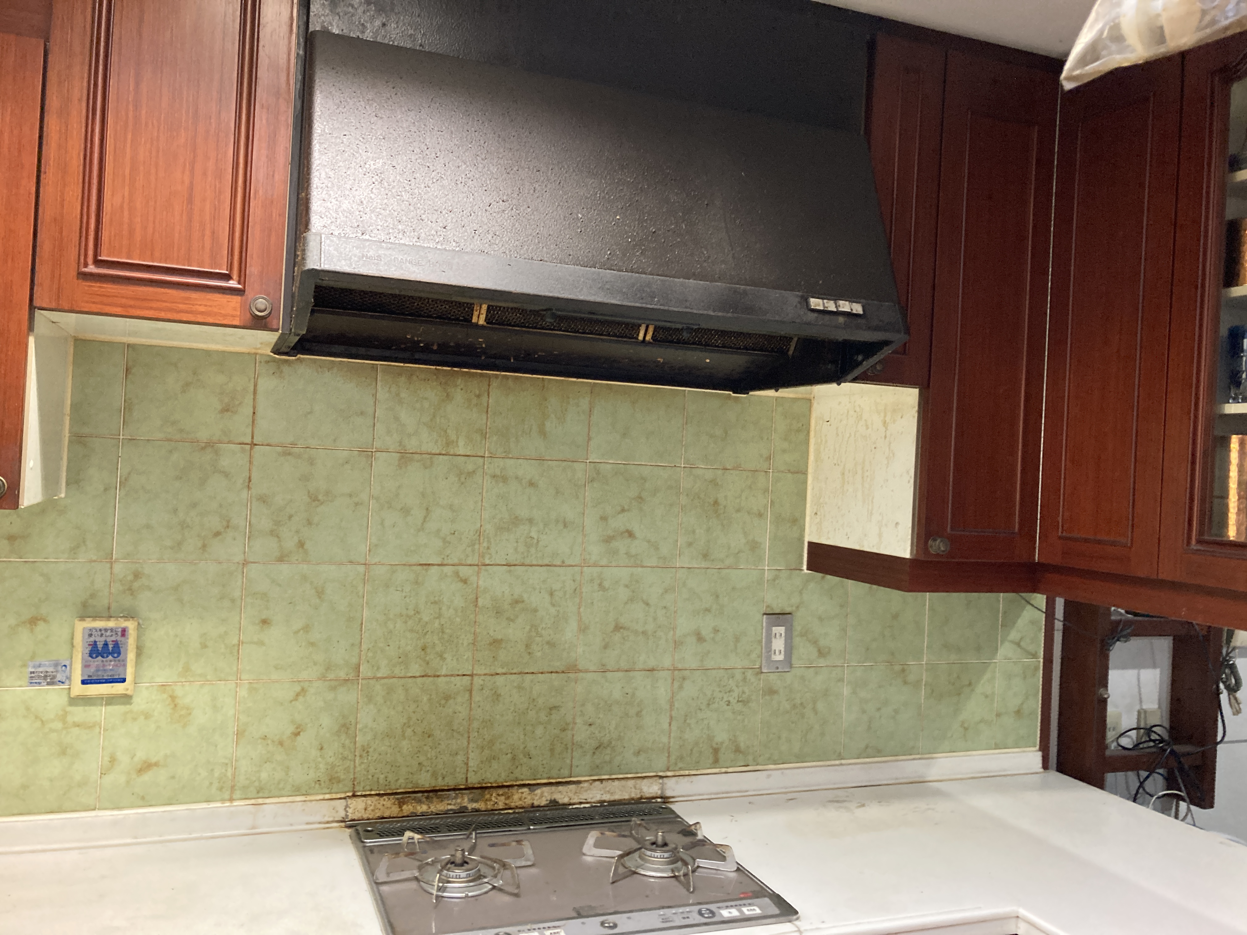 京都府京都市南区上鳥羽鍋ヶ淵町のキッチンクリーニングの作業前2