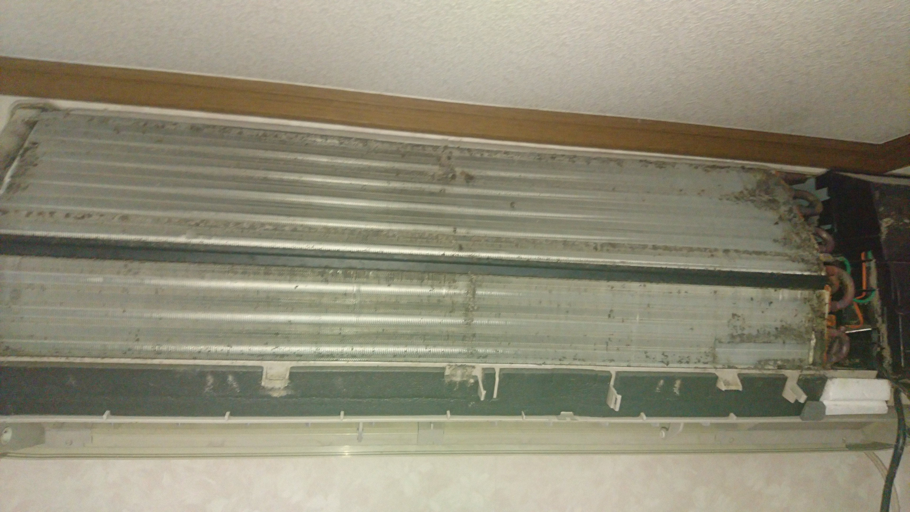 東京都小平市の壁掛けエアコンの作業前2