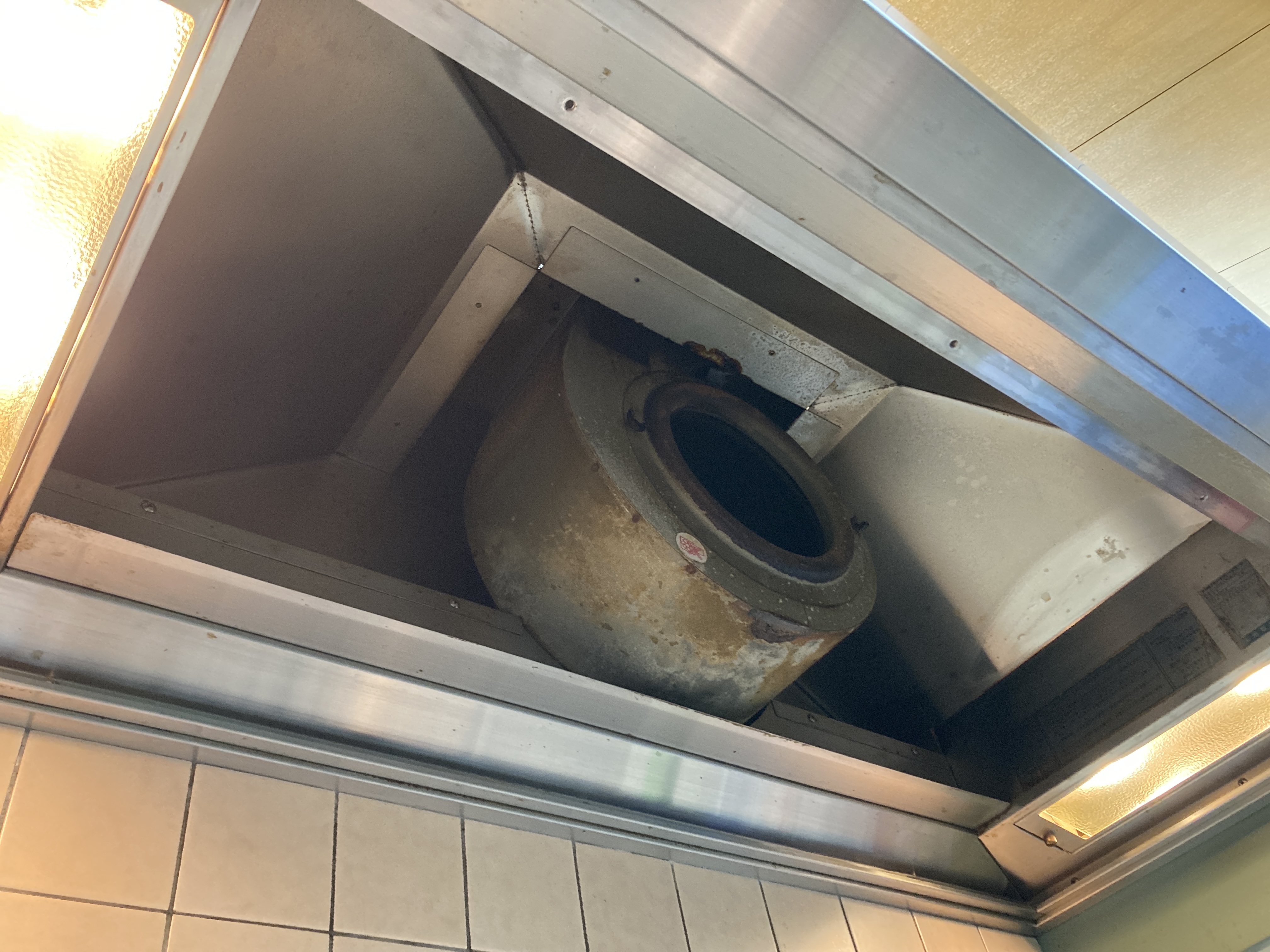 京都府京都市南区上鳥羽城ケ前町のレンジフードクリーニングの作業前2