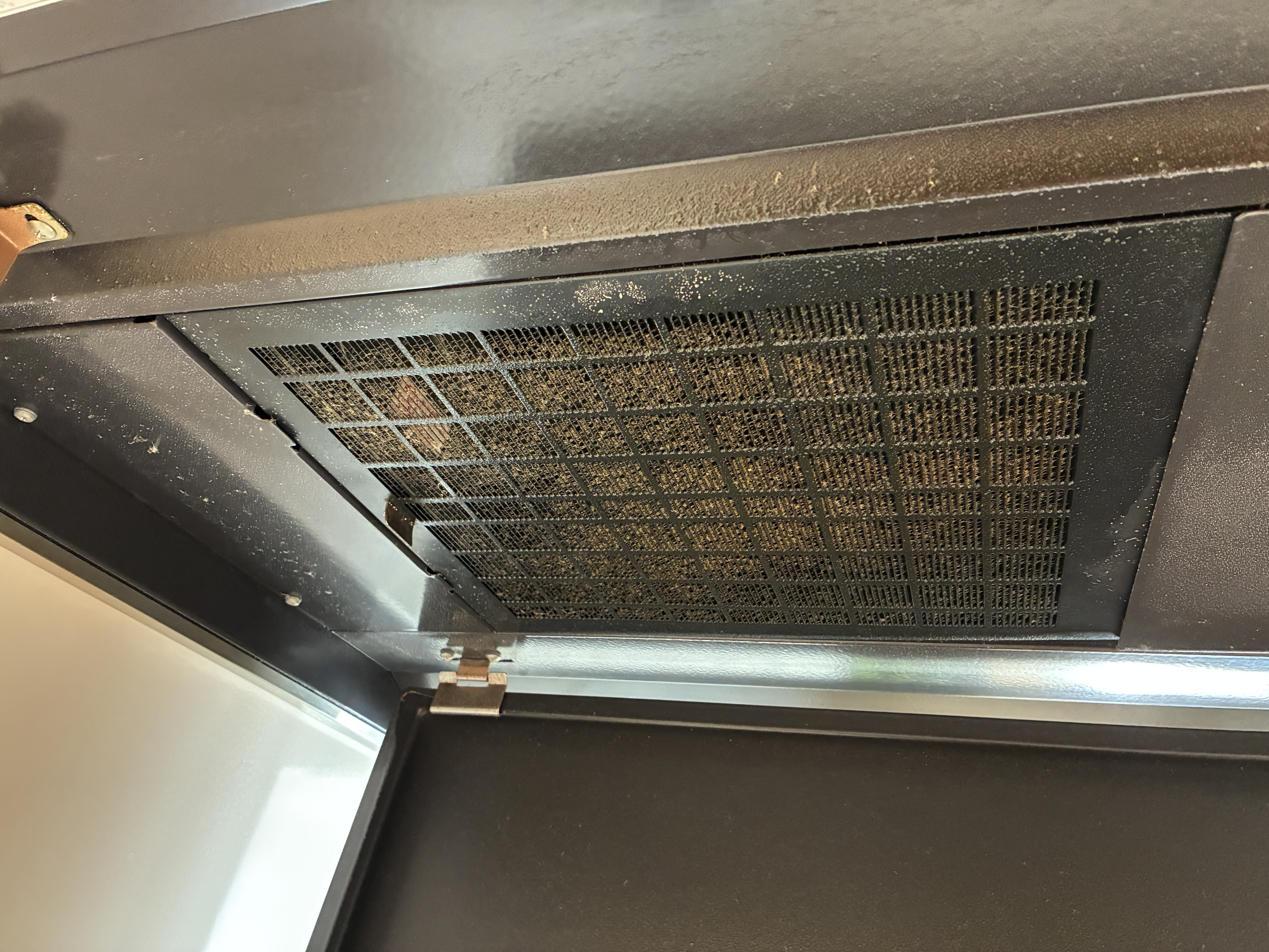 茨城県守谷市のレンジフードクリーニングの作業前3