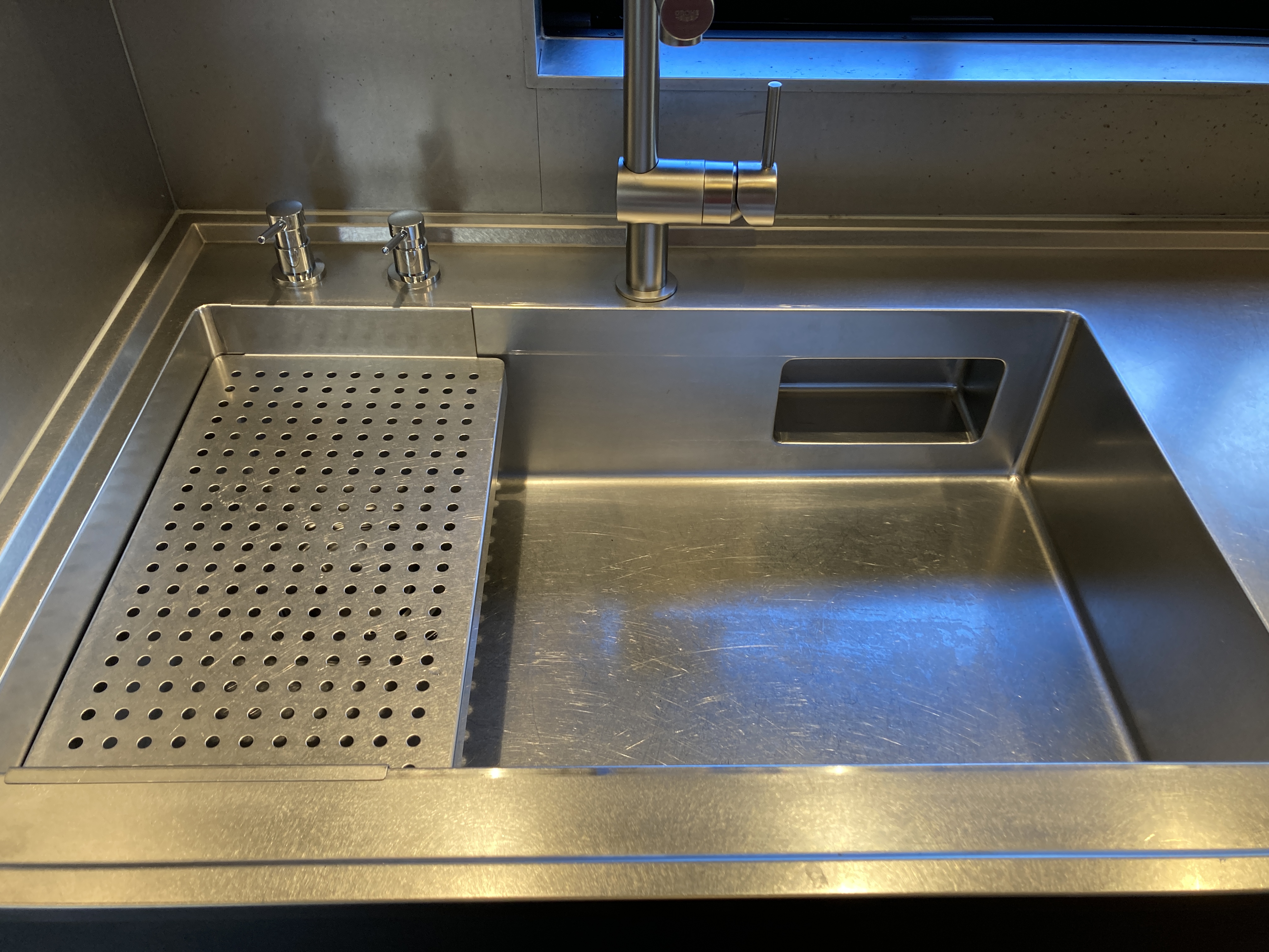 京都府京都市左京区岡崎東福ノ川町のキッチンクリーニングの作業後3