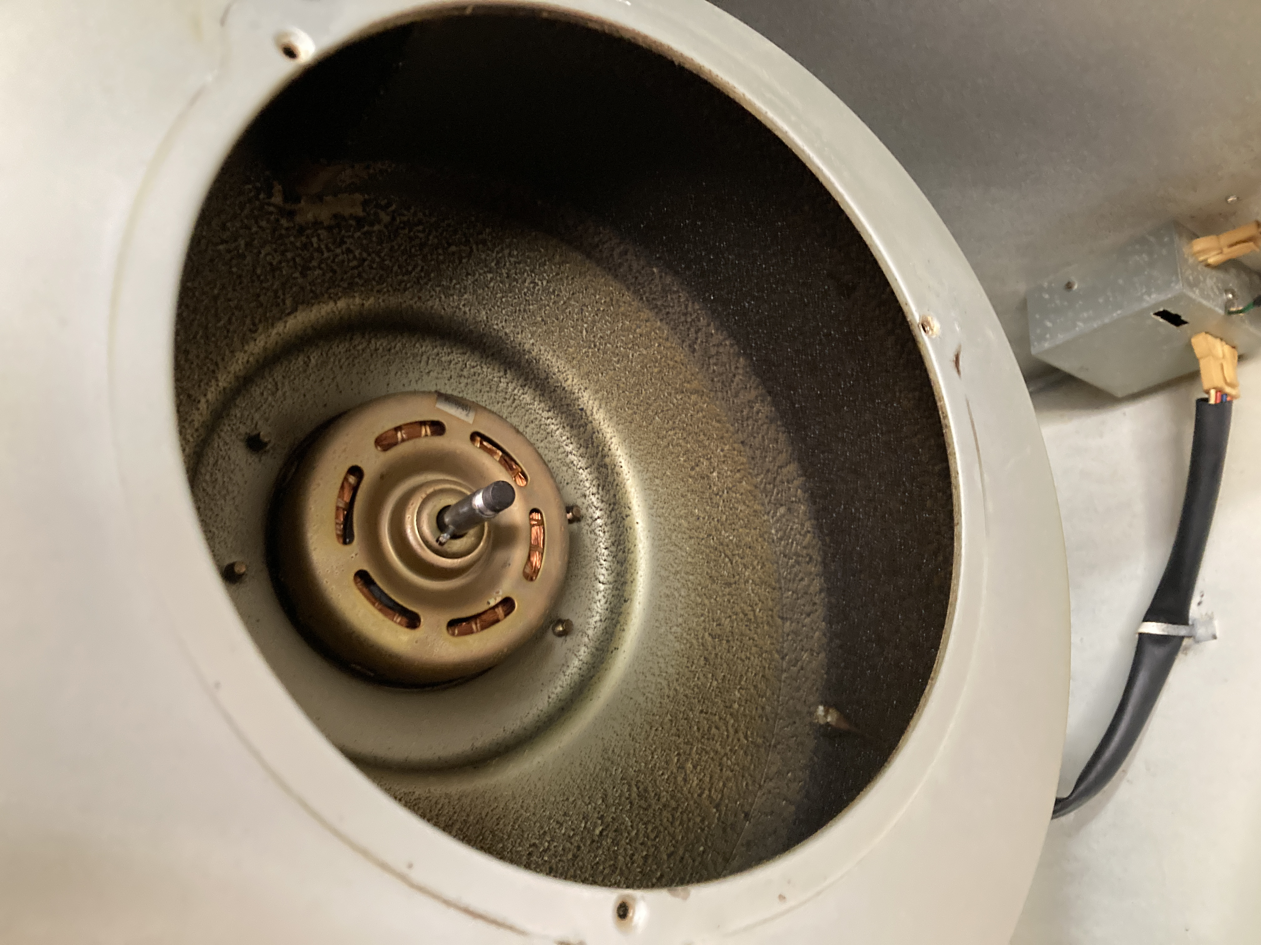 京都府京都市西京区下津林楠町のレンジフードクリーニングの作業前2