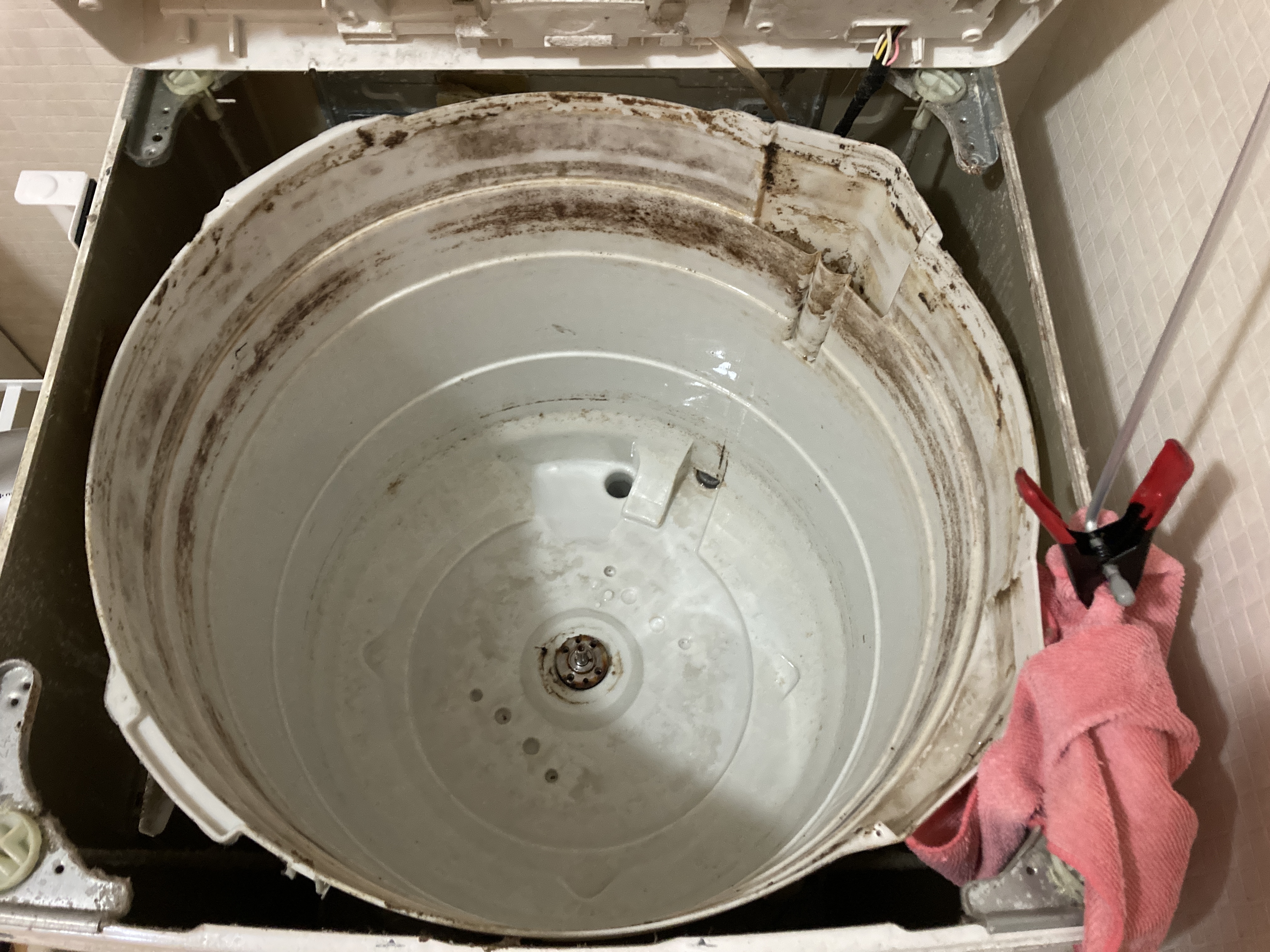 京都府京都市伏見区深草北鍵屋町の洗濯機分解クリーニングの作業前2