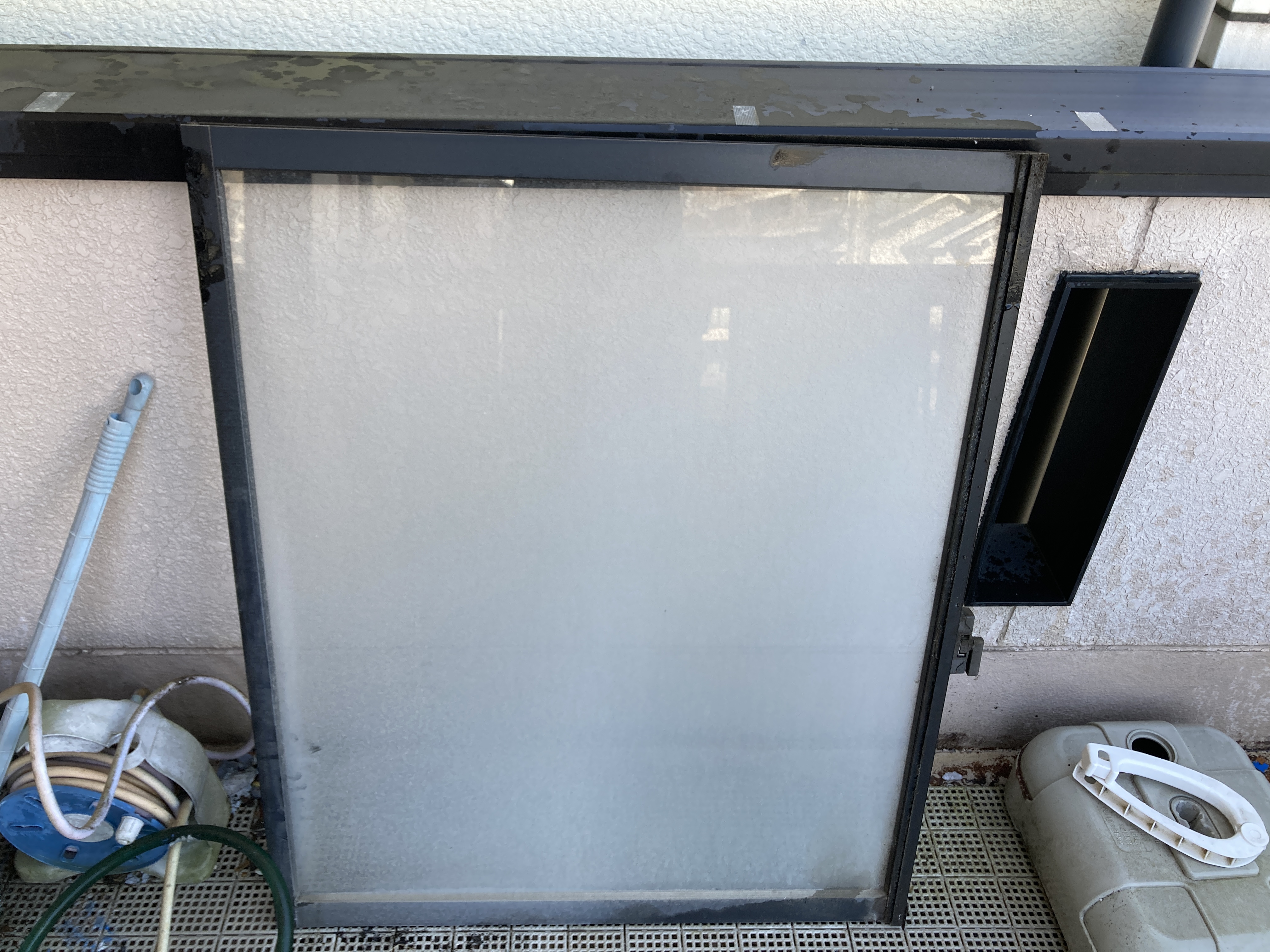 京都府京都市左京区一乗寺梅ノ木町の窓ガラス・サッシクリーニングの作業前2