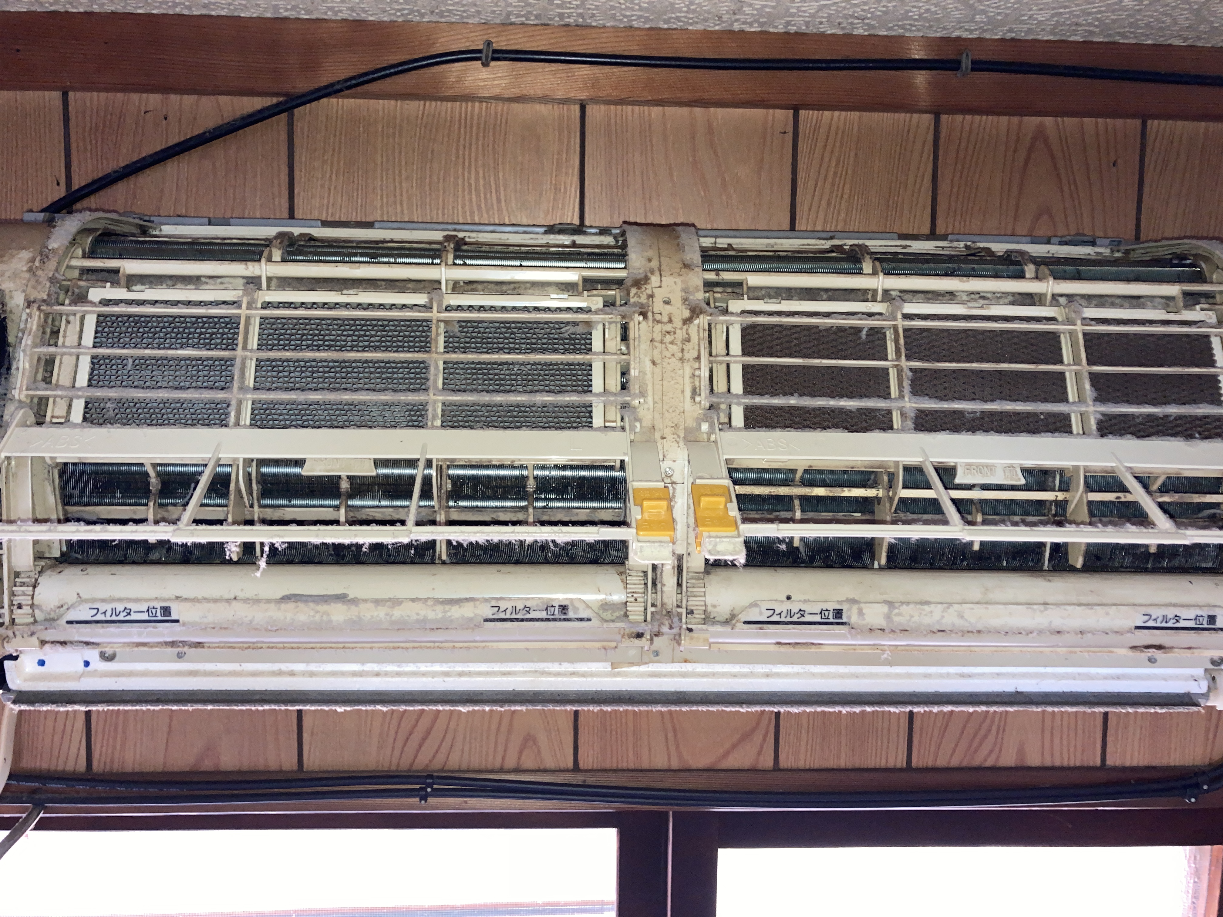 京都府京都市南区東九条西明田町のお掃除機能付きエアコンの作業前1