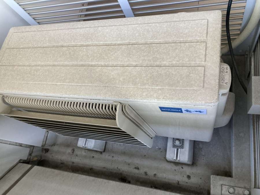 東京都港区六本木の壁掛けエアコンの作業前1