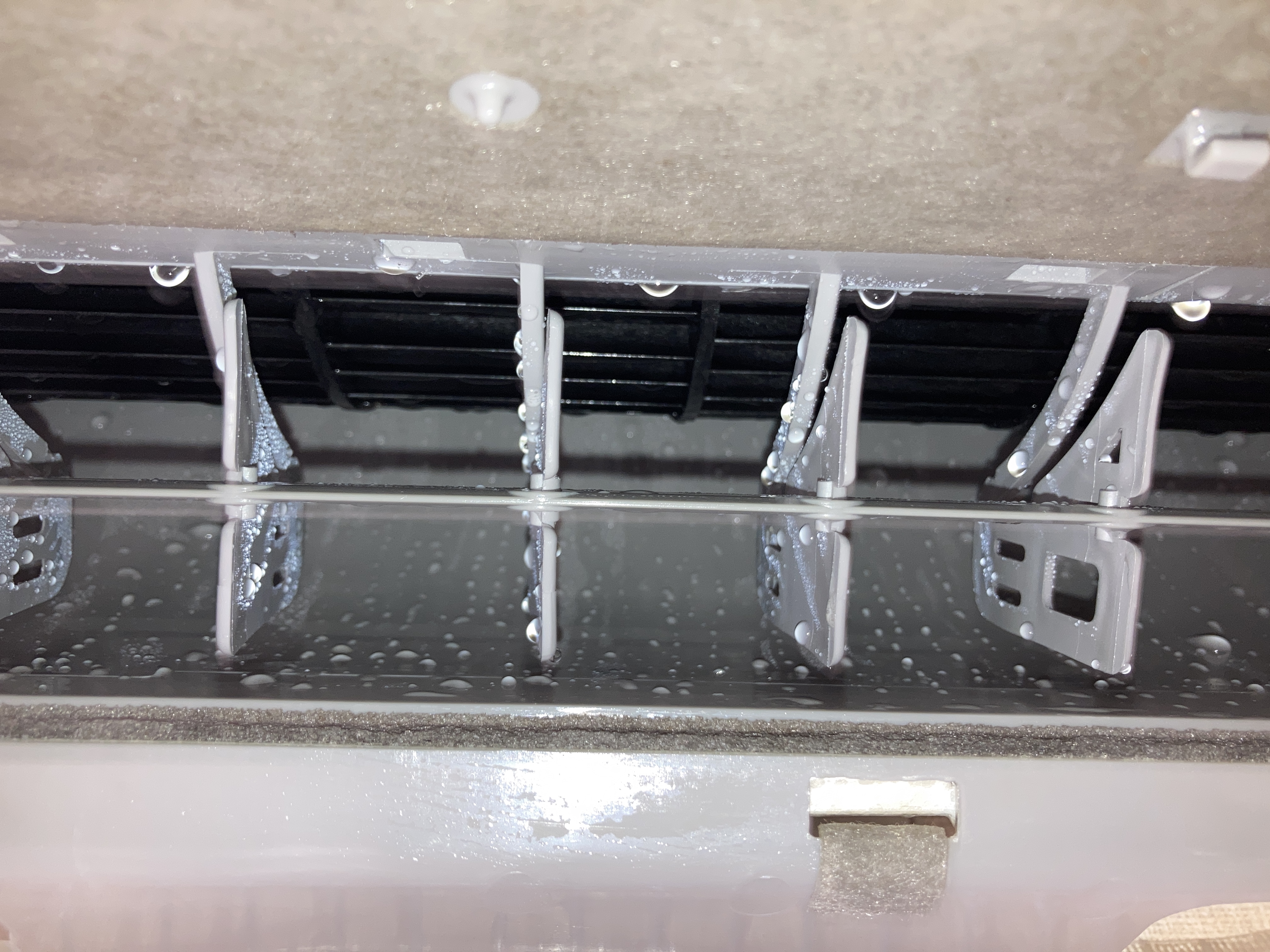 京都府京都市右京区西院西高田町のお掃除機能付きエアコンの作業後1