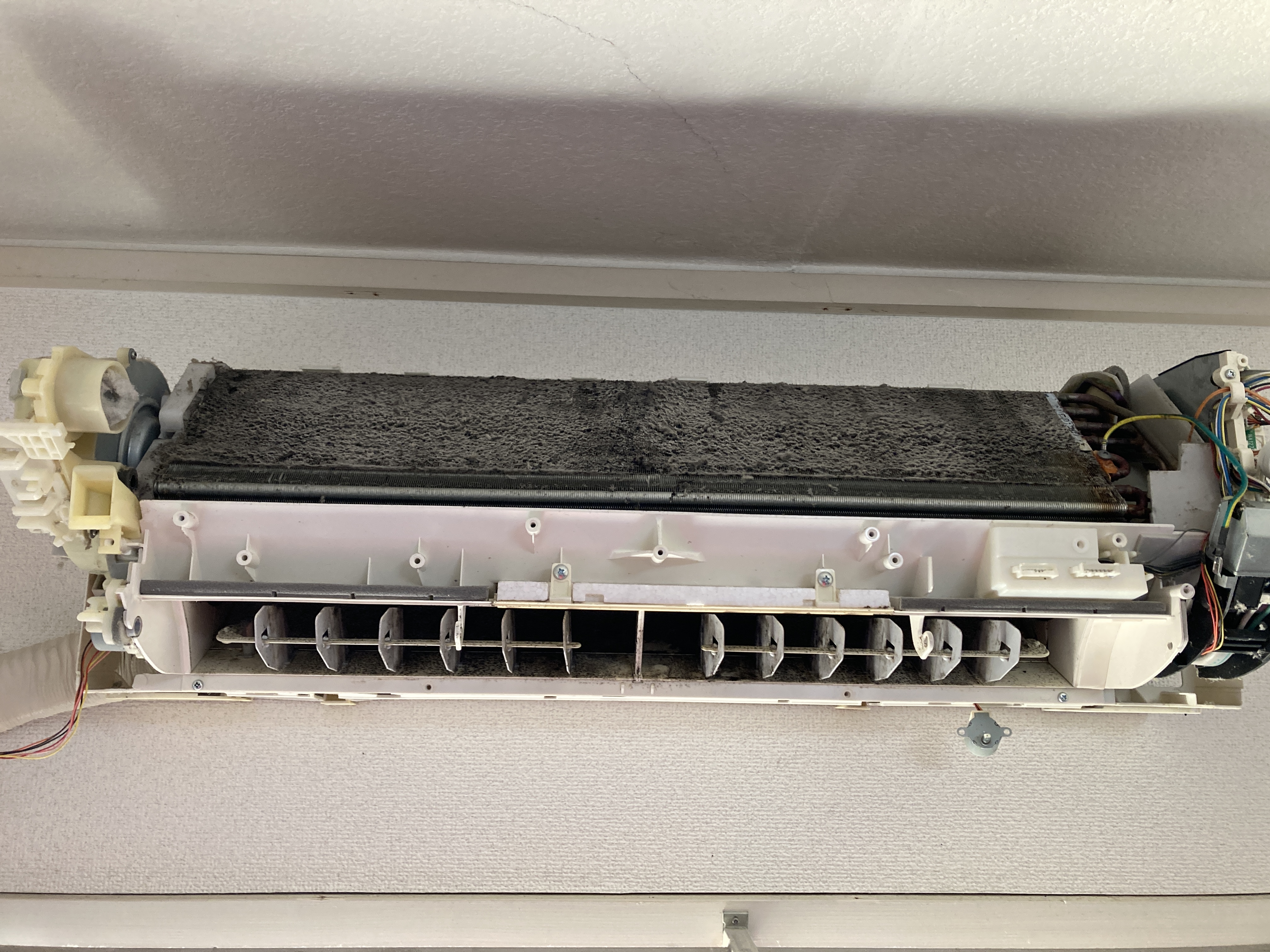 京都府京都市南区西九条東御幸田町のお掃除機能付きエアコンの作業前1