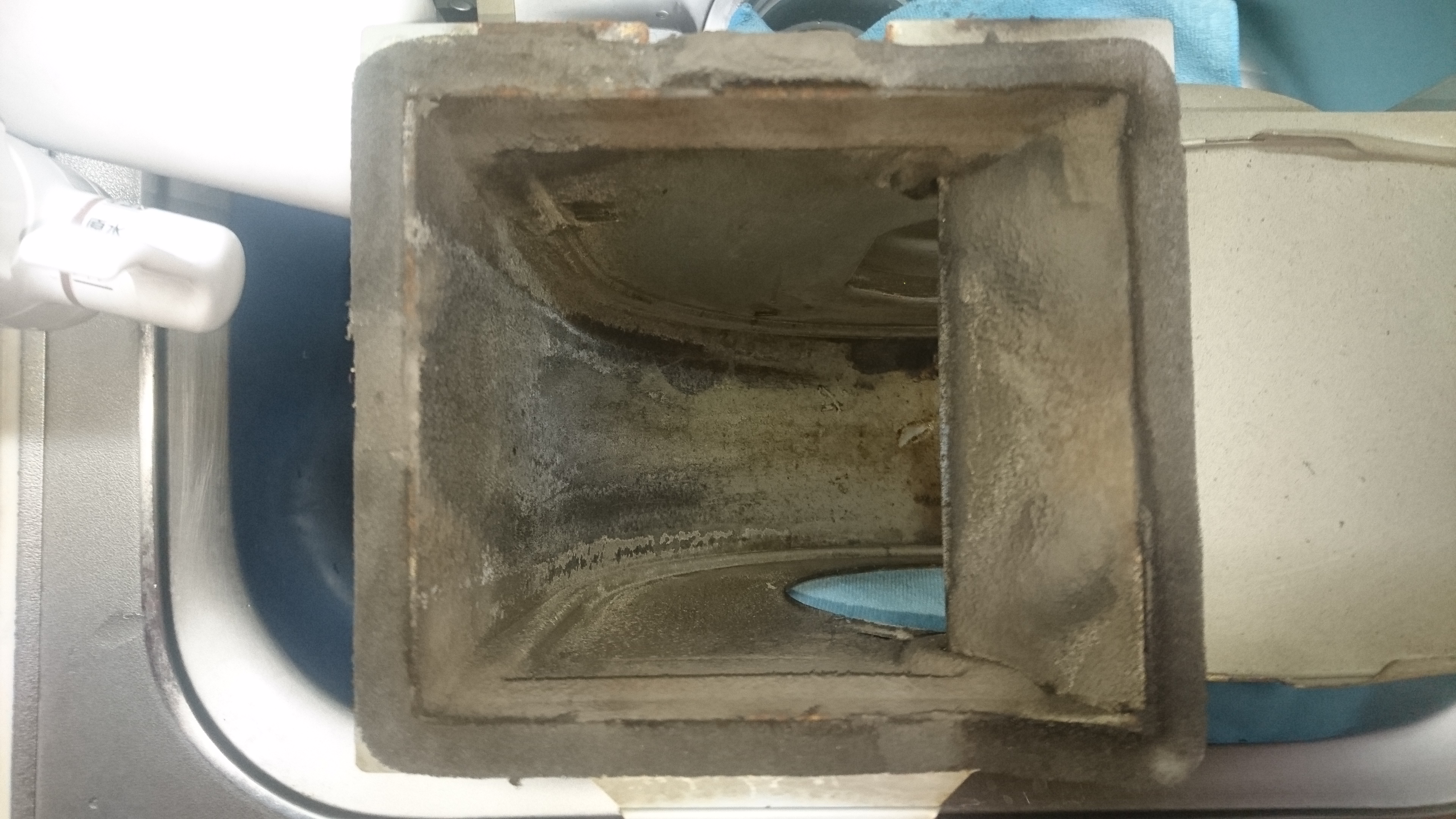 東京都東村山市のレンジフードクリーニングの作業前2