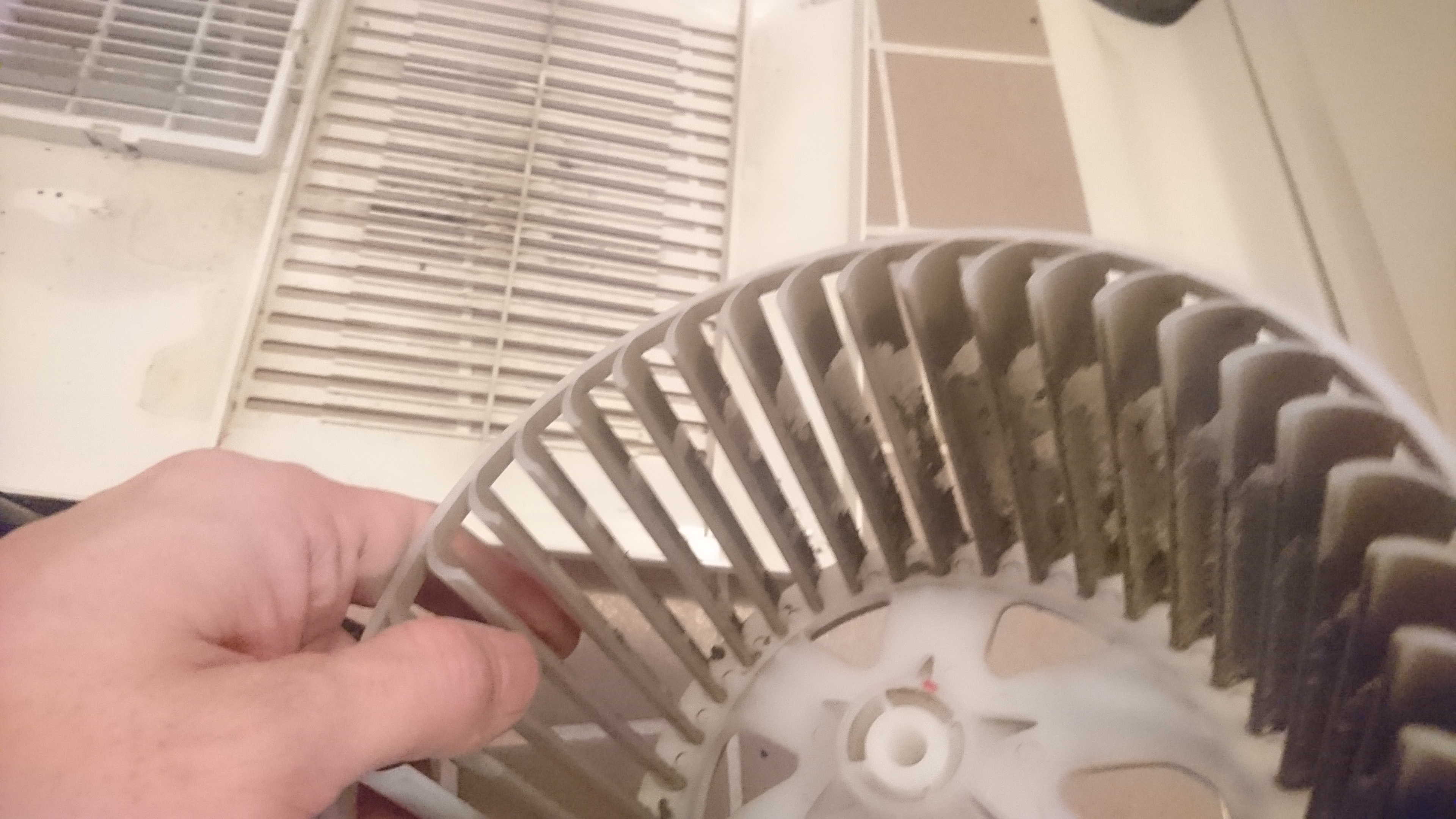 東京都小平市の浴室乾燥機クリーニングの作業前2