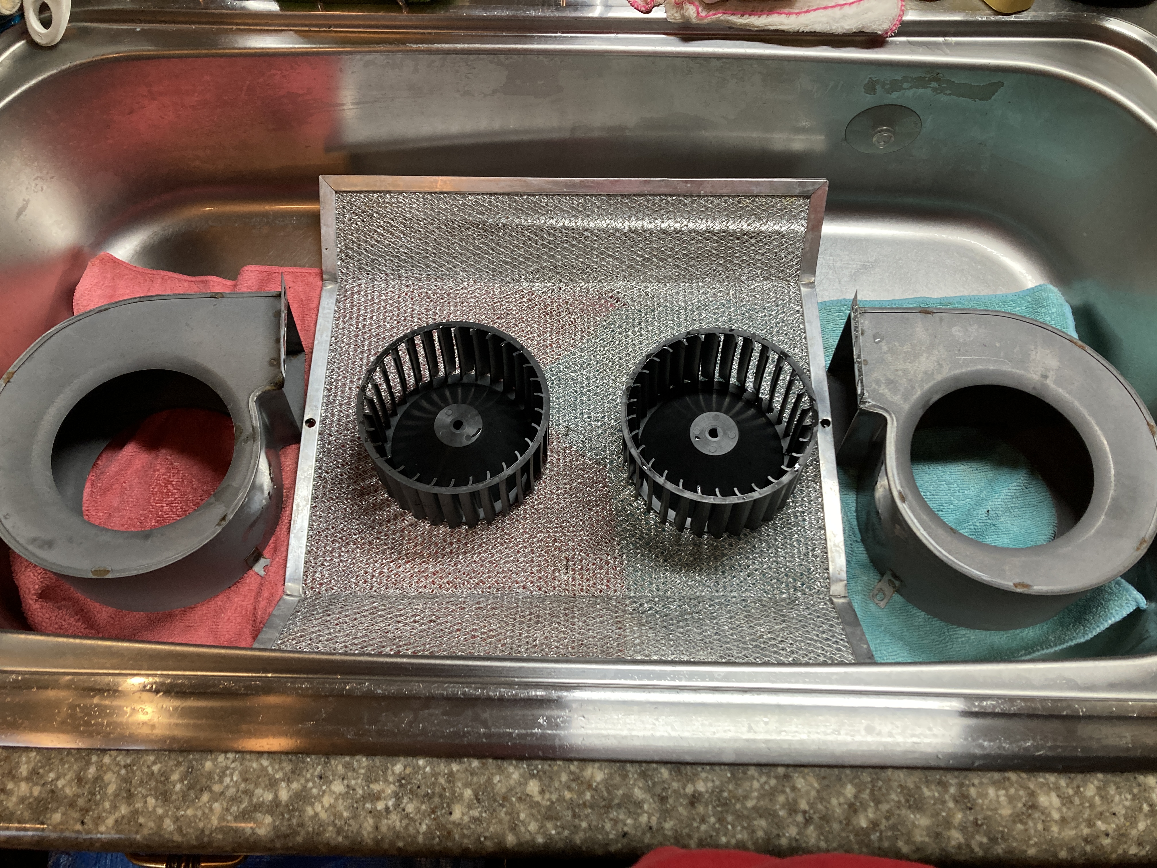 京都府京都市右京区宇多野柴橋町のレンジフードクリーニングの作業後2