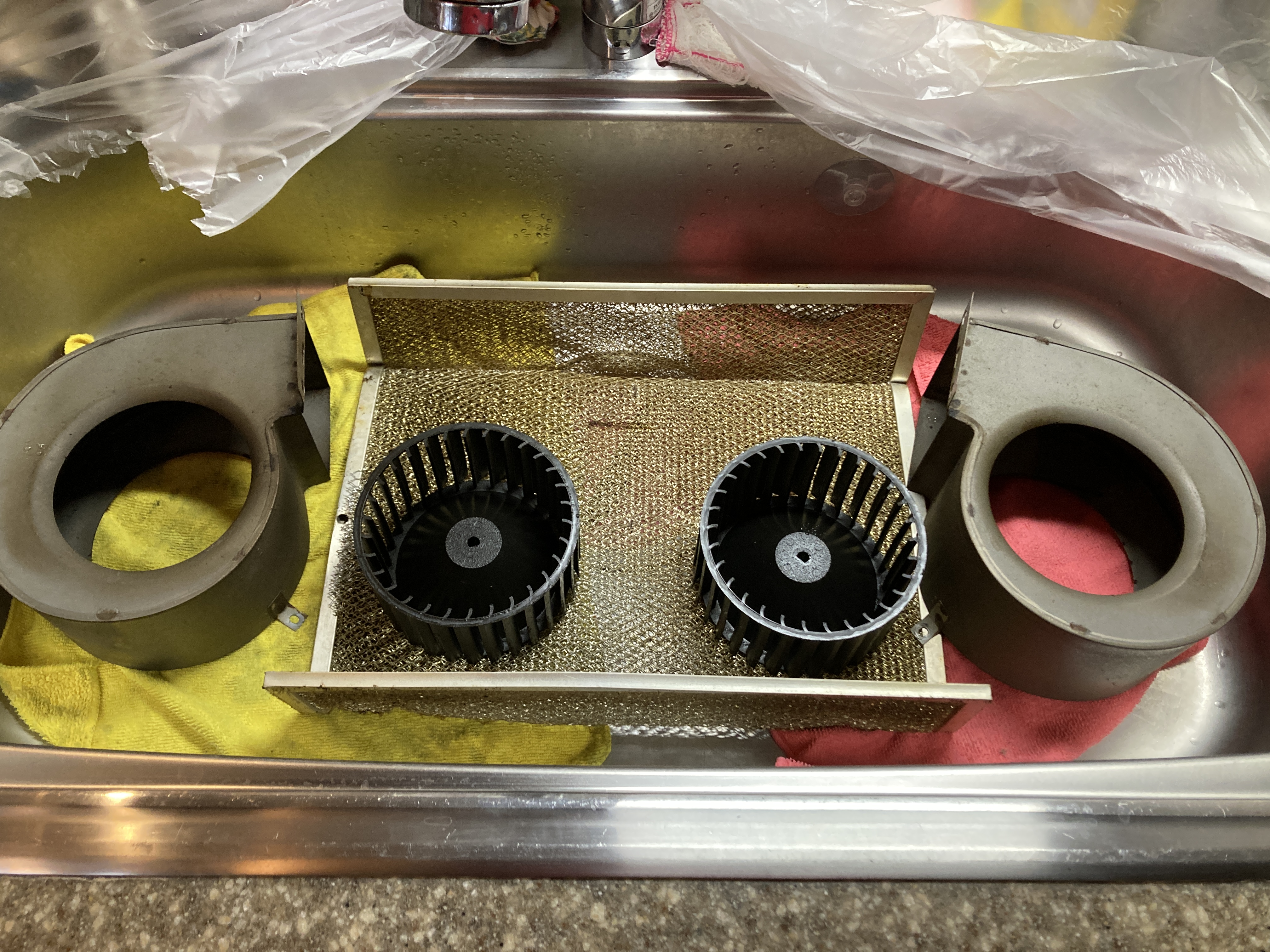 京都府京都市右京区宇多野柴橋町のレンジフードクリーニングの作業前2