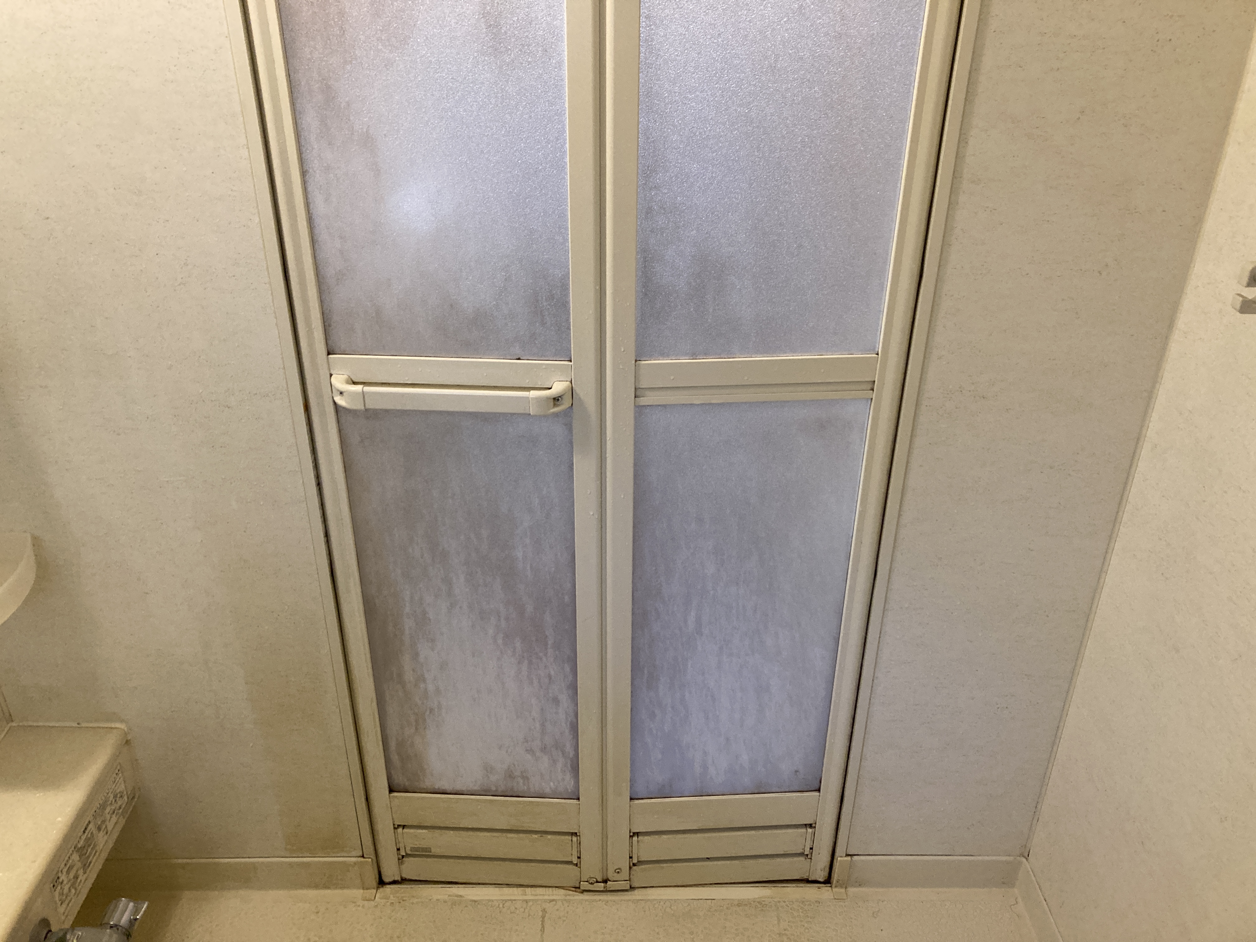 京都府相楽郡精華町精華台の浴室・お風呂クリーニングの作業前1