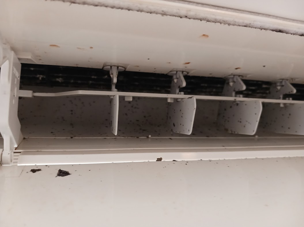 神奈川県横浜市西区の壁掛けエアコンの作業前1