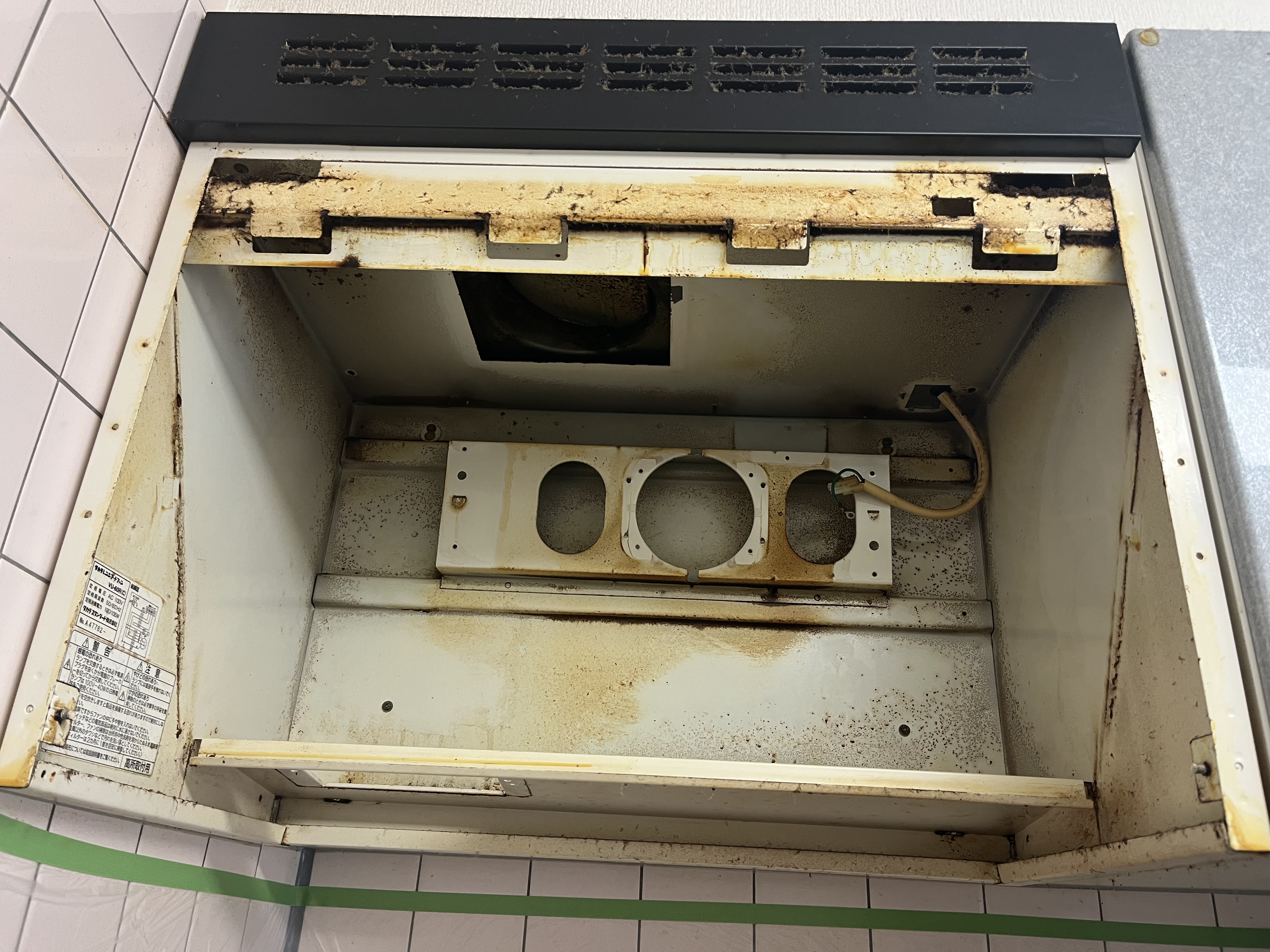 京都府京都市下京区西七条東石ケ坪町のレンジフードクリーニングの作業前1