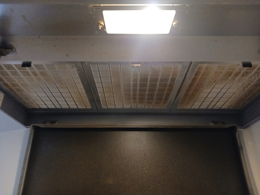 神奈川県横浜市保土ケ谷区のレンジフードクリーニングの作業前1