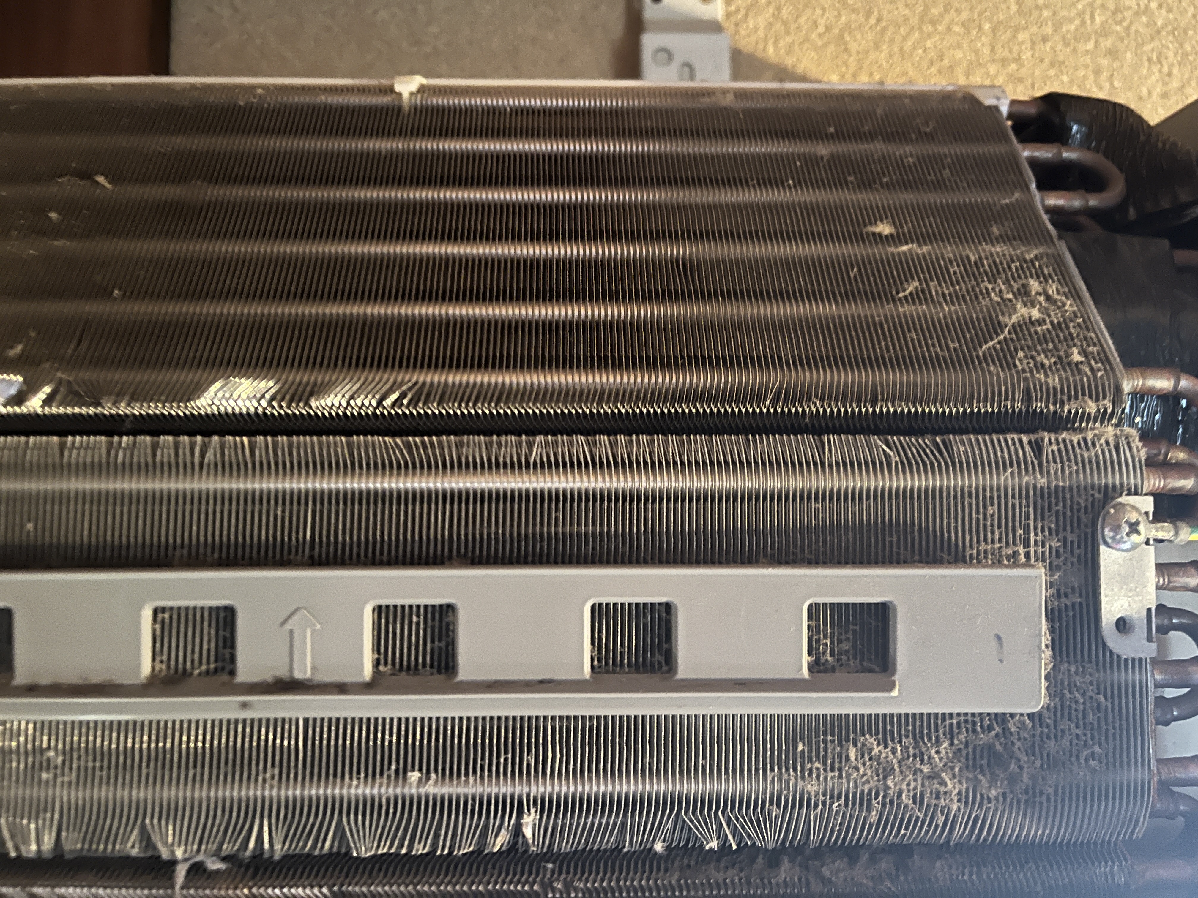 愛知県豊橋市のお掃除機能付きエアコンの作業前1