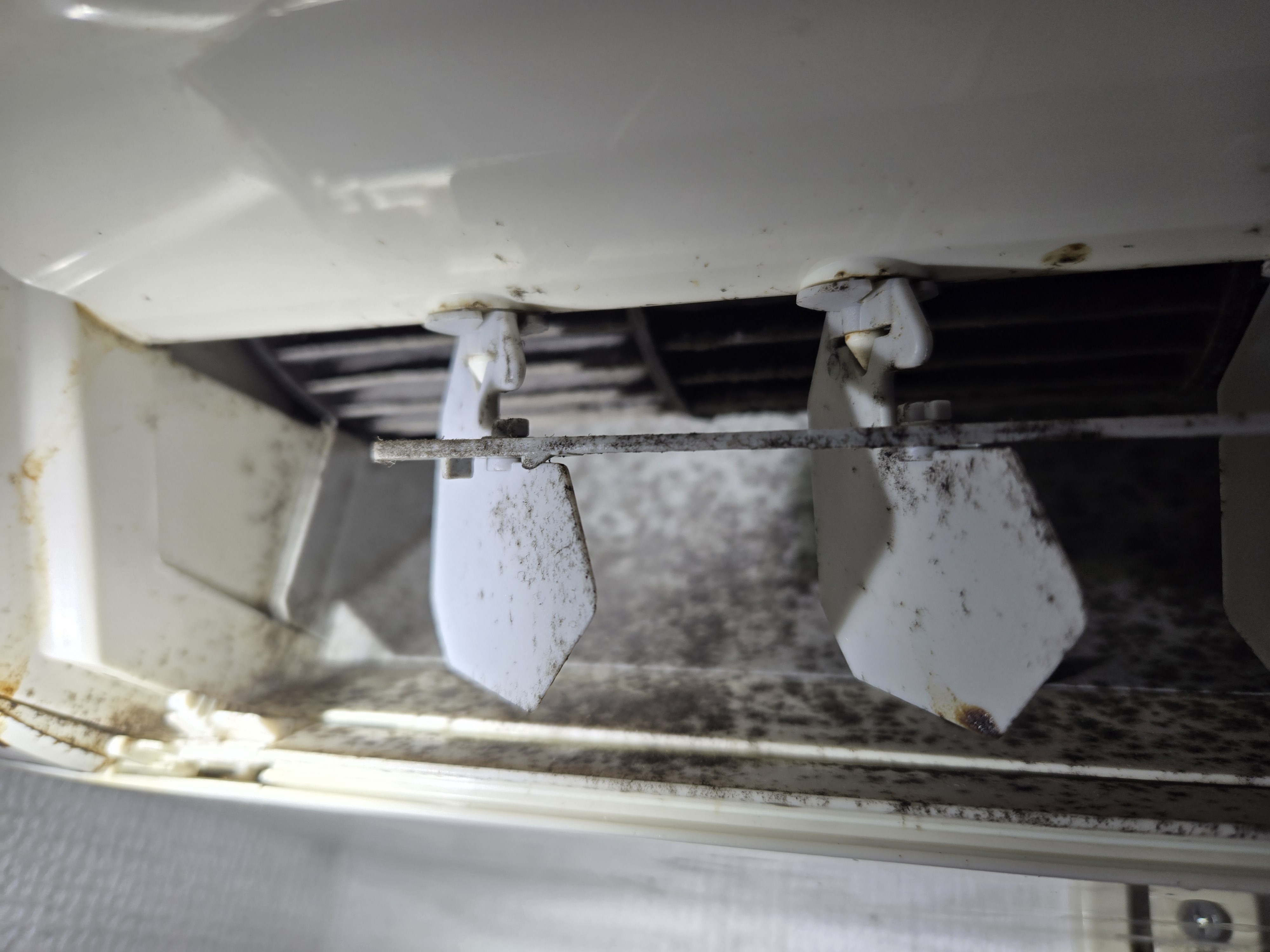 東京都武蔵野市の壁掛けエアコンの作業前3