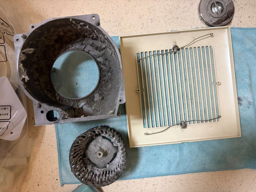 東京都大田区東雪谷の洗面所クリーニングの作業前1