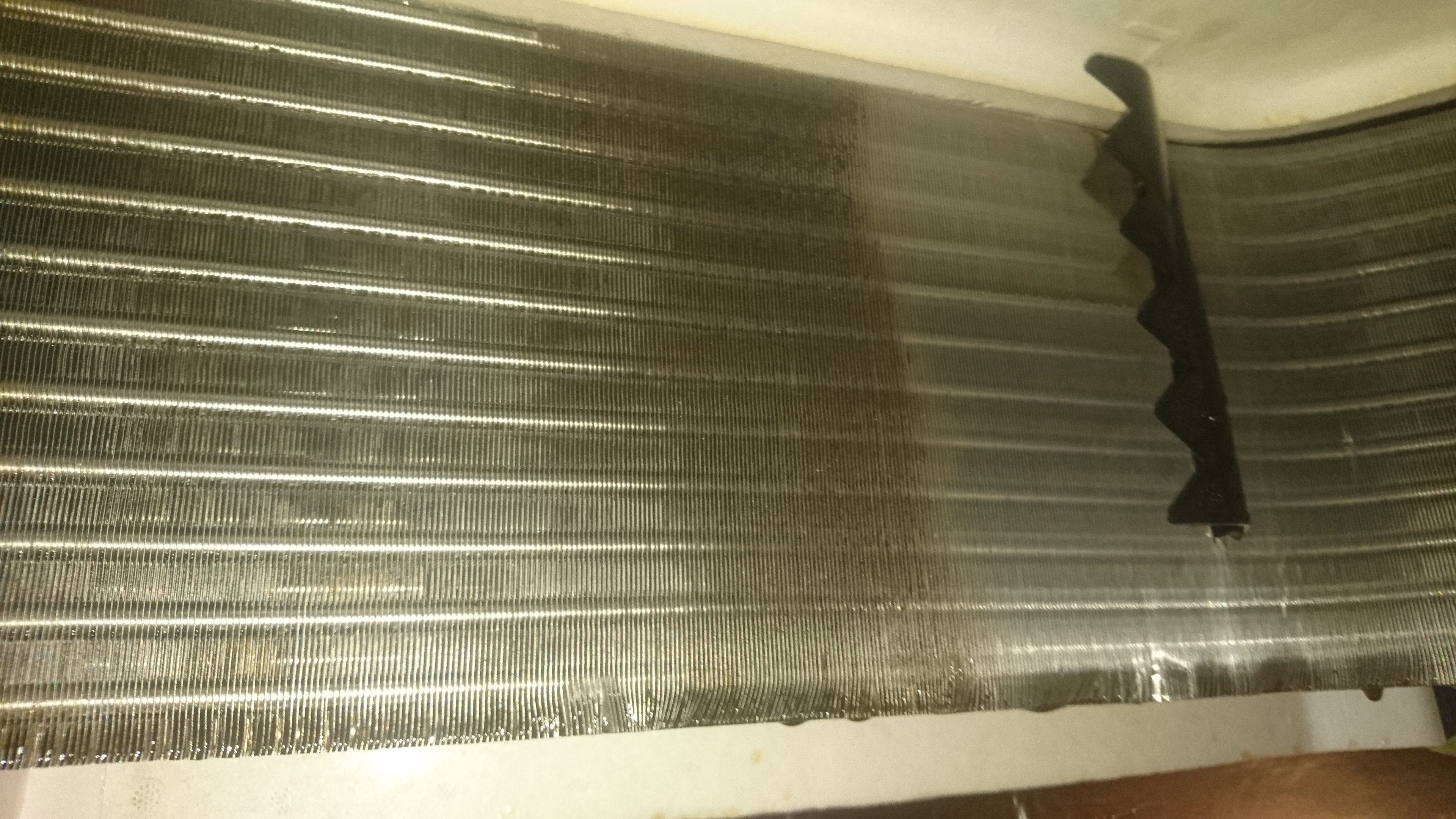 東京都小平市の業務用天井埋め込みエアコンの作業後1