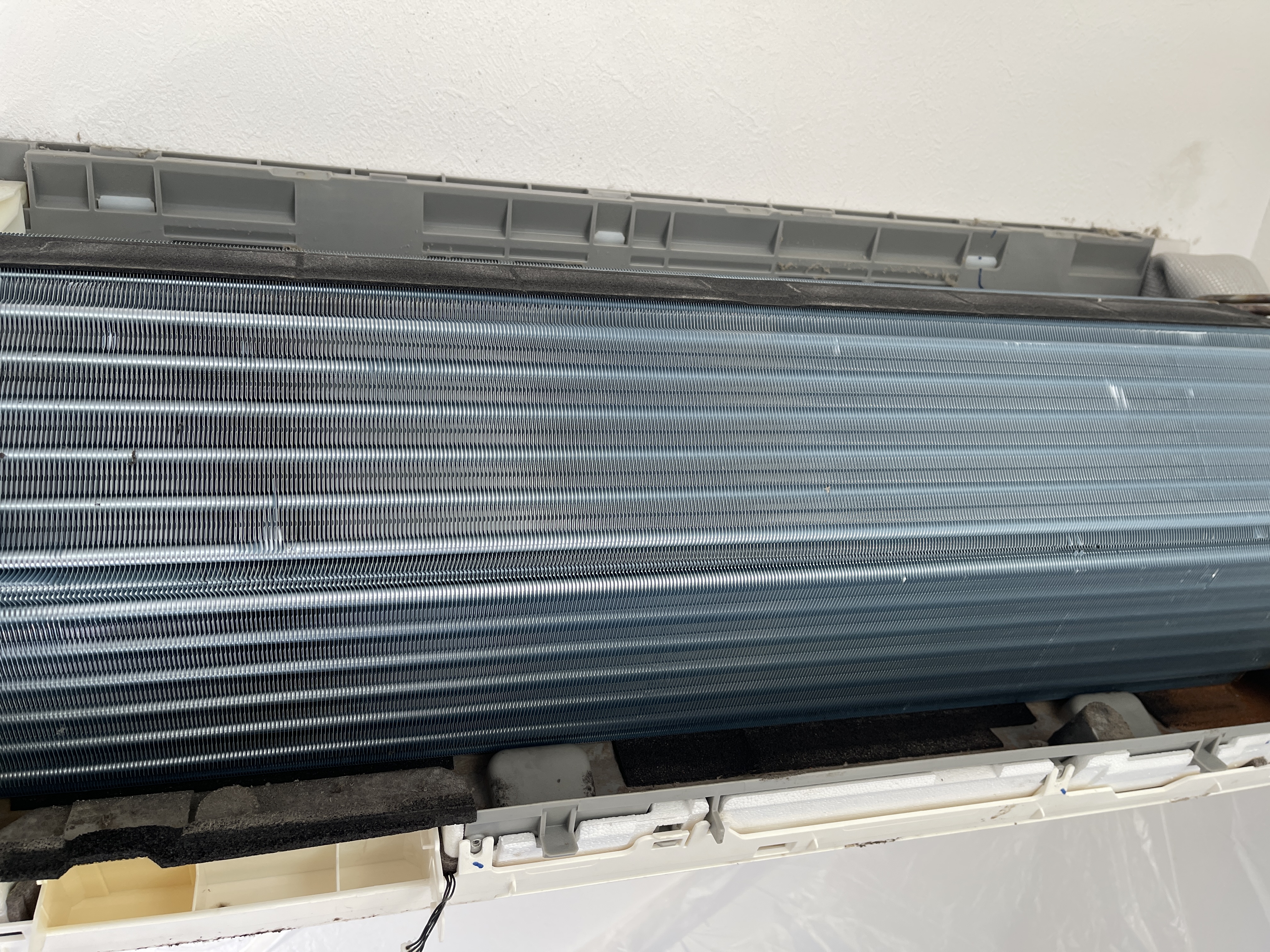 神奈川県横浜市港南区のお掃除機能付きエアコンの作業前1