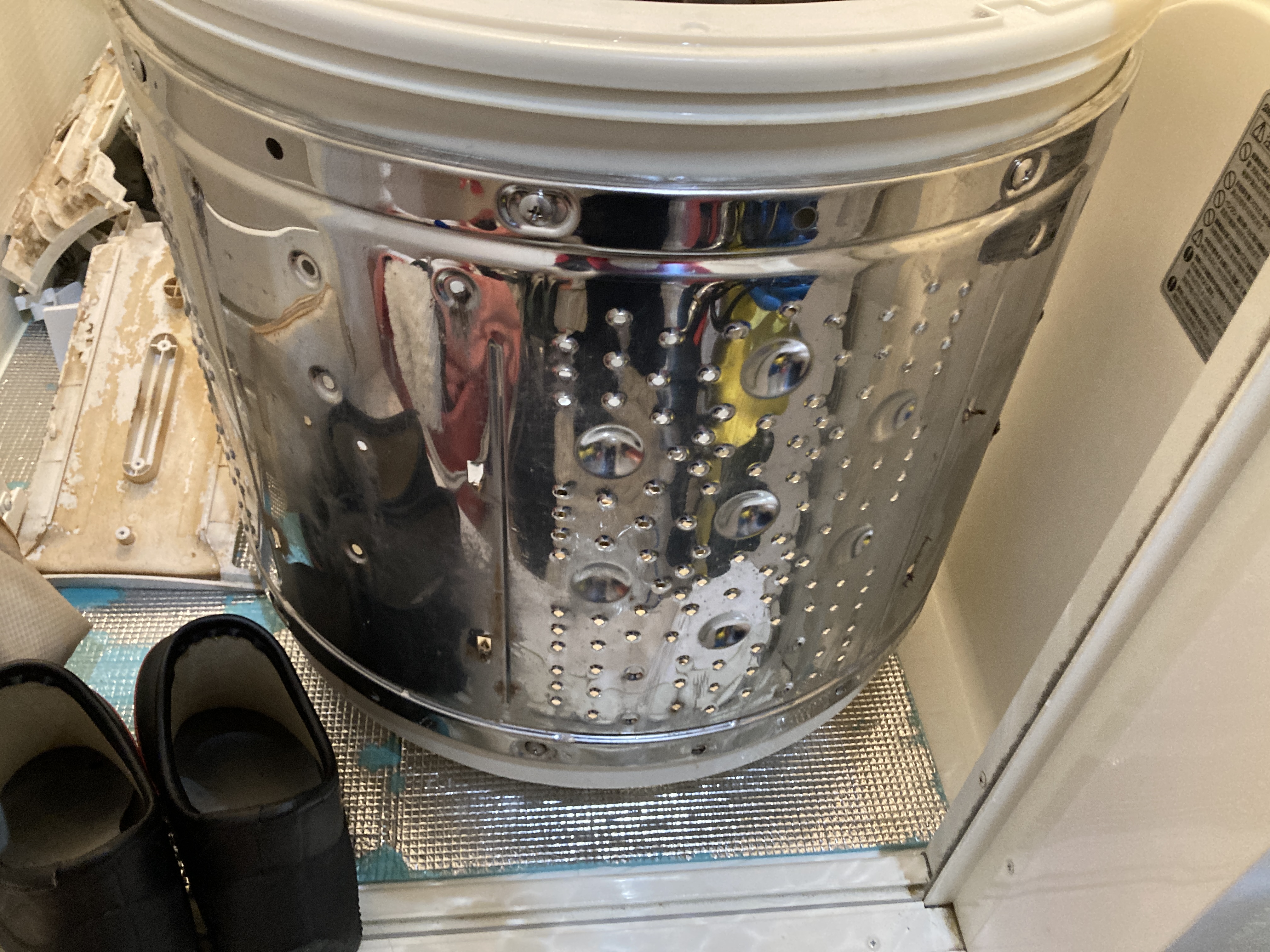 京都府京都市中京区西ノ京馬代町の洗濯機分解クリーニングの作業前2