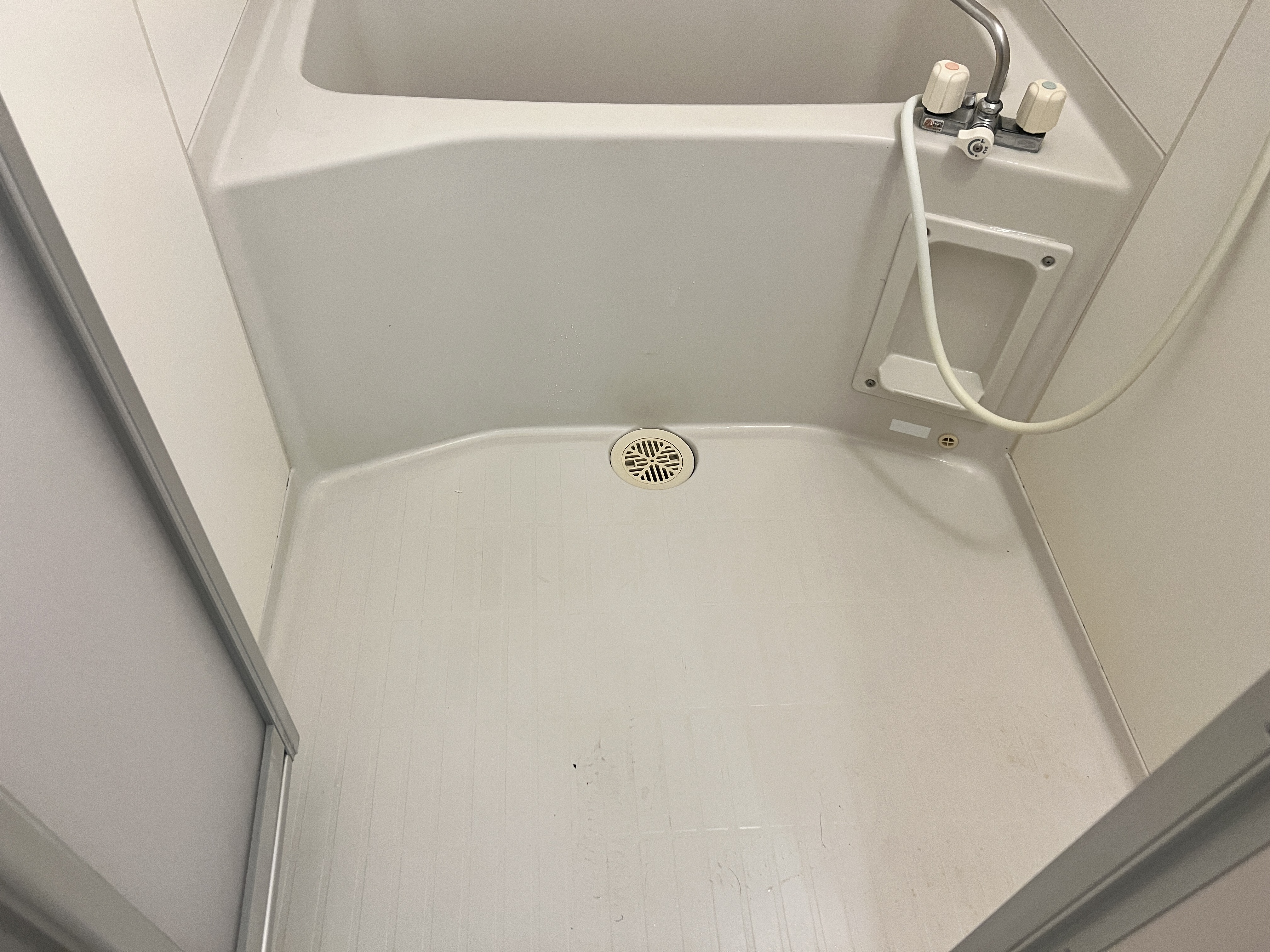 静岡県磐田市の賃貸住宅退去後の原状回復クリーニングの作業後1