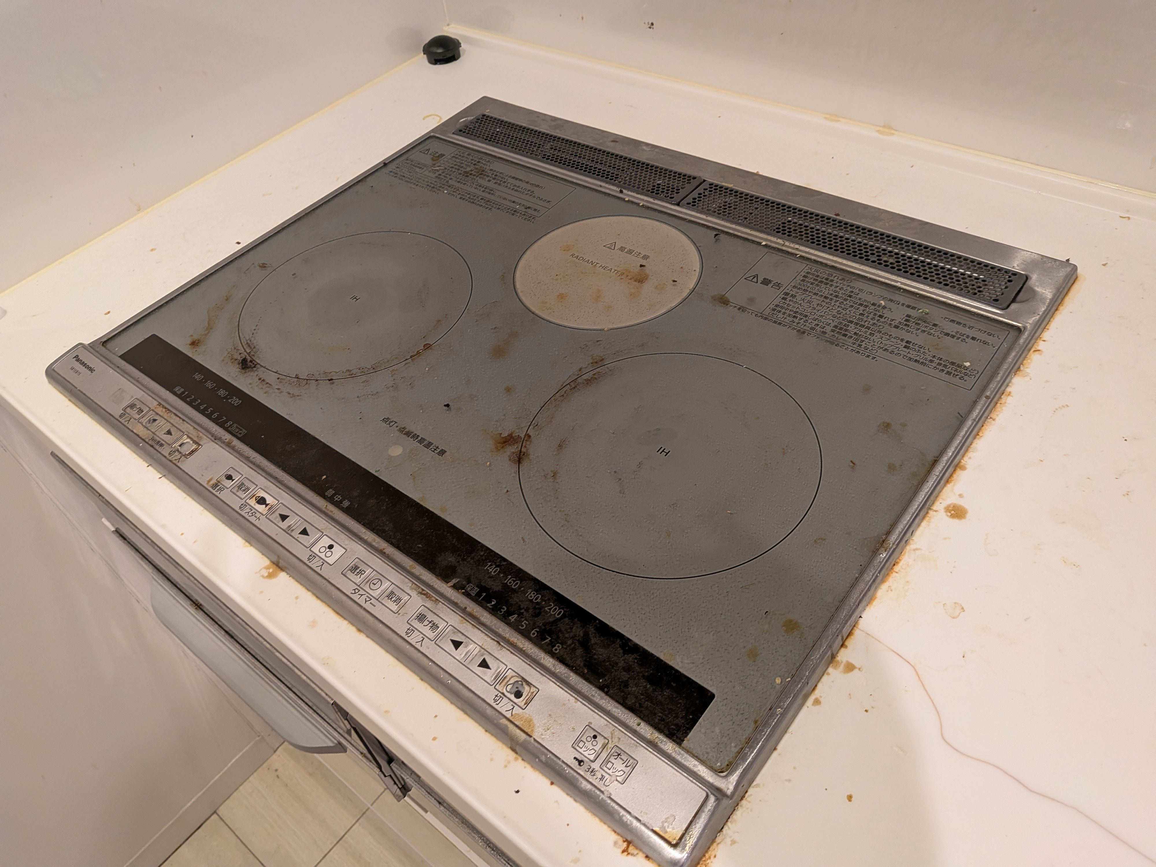 東京都港区三田の一般家庭向け定期清掃サービスの作業前1