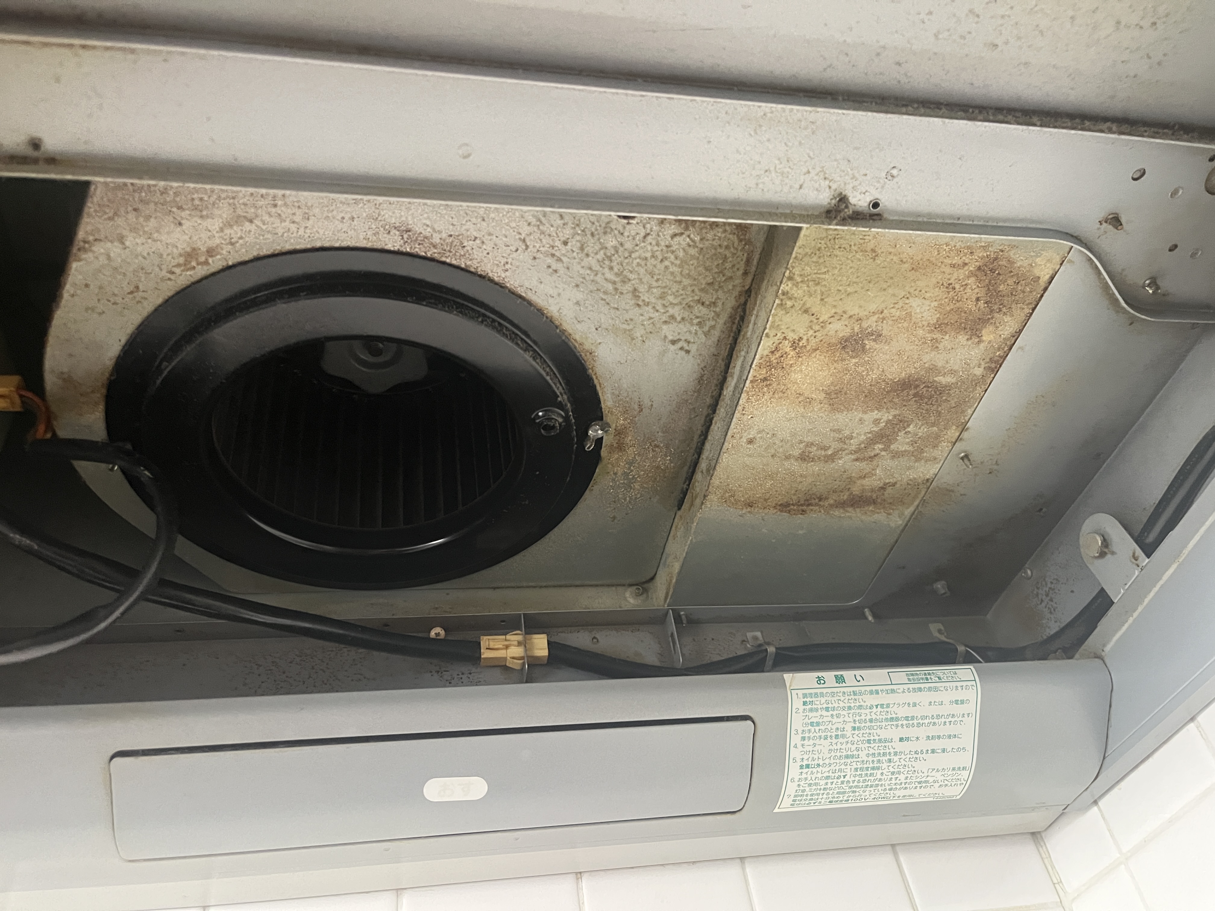 愛知県田原市のレンジフードクリーニングの作業前2