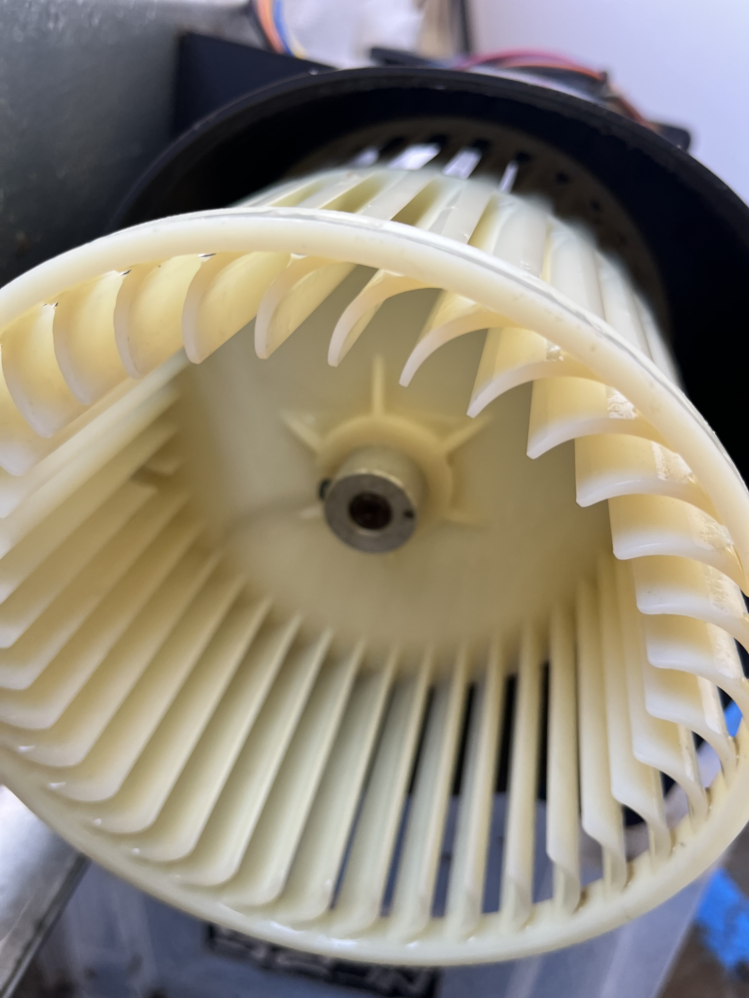 福島県双葉郡富岡町の業務用床置きエアコンの作業後1