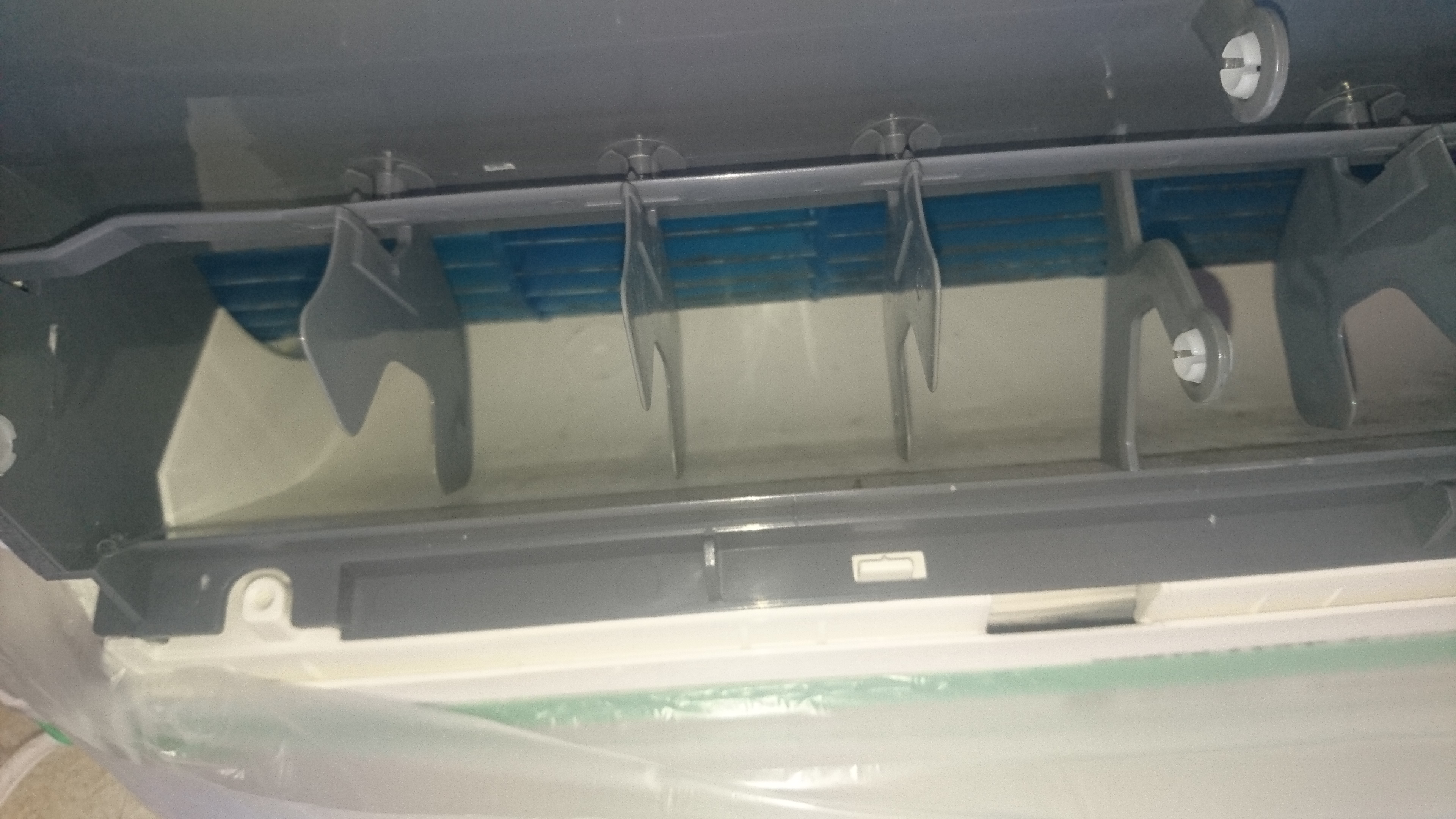 東京都東大和市の壁掛けエアコンの作業前1