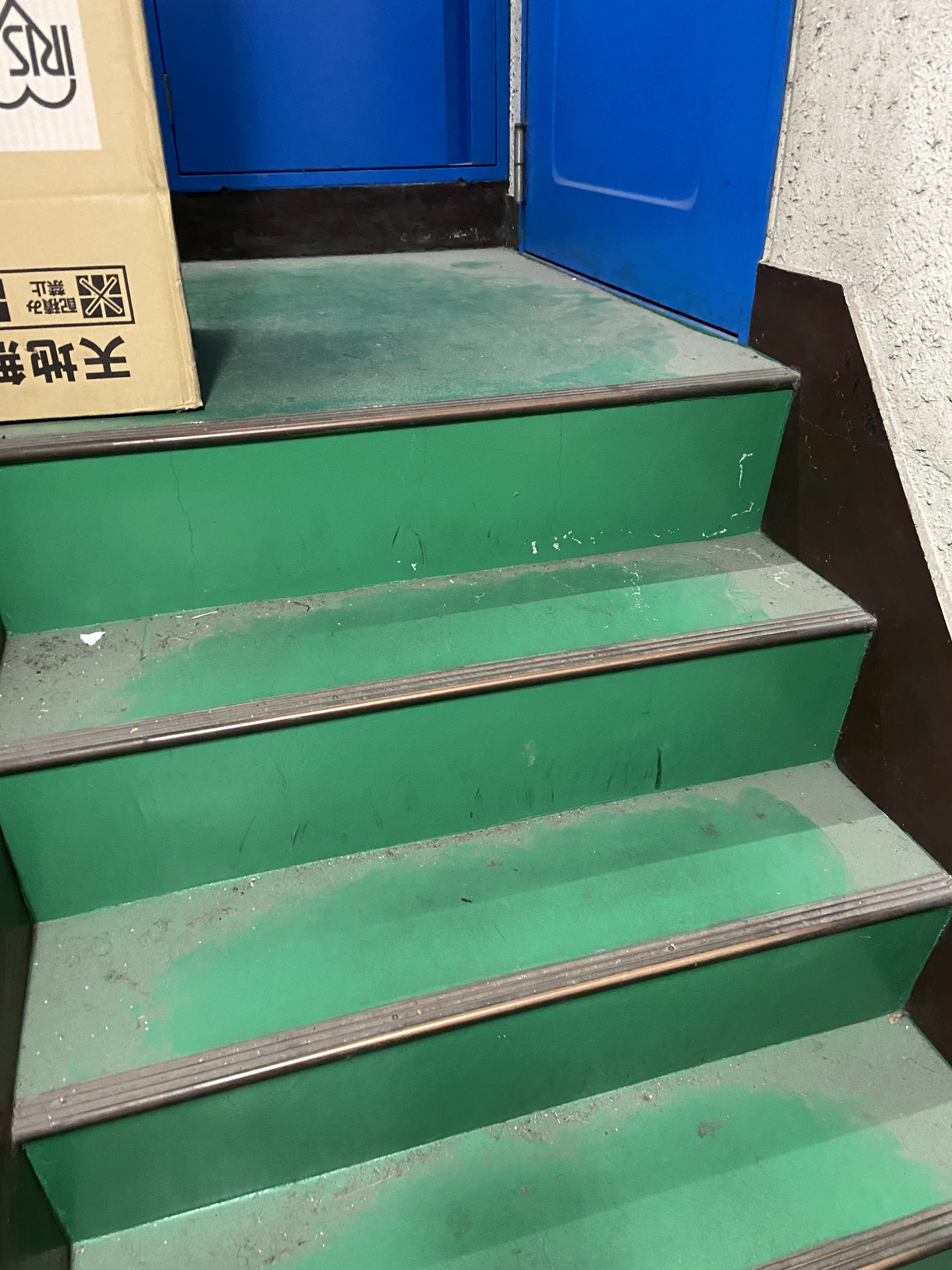 東京都北区十条のビル・マンション共用部清掃の作業前1