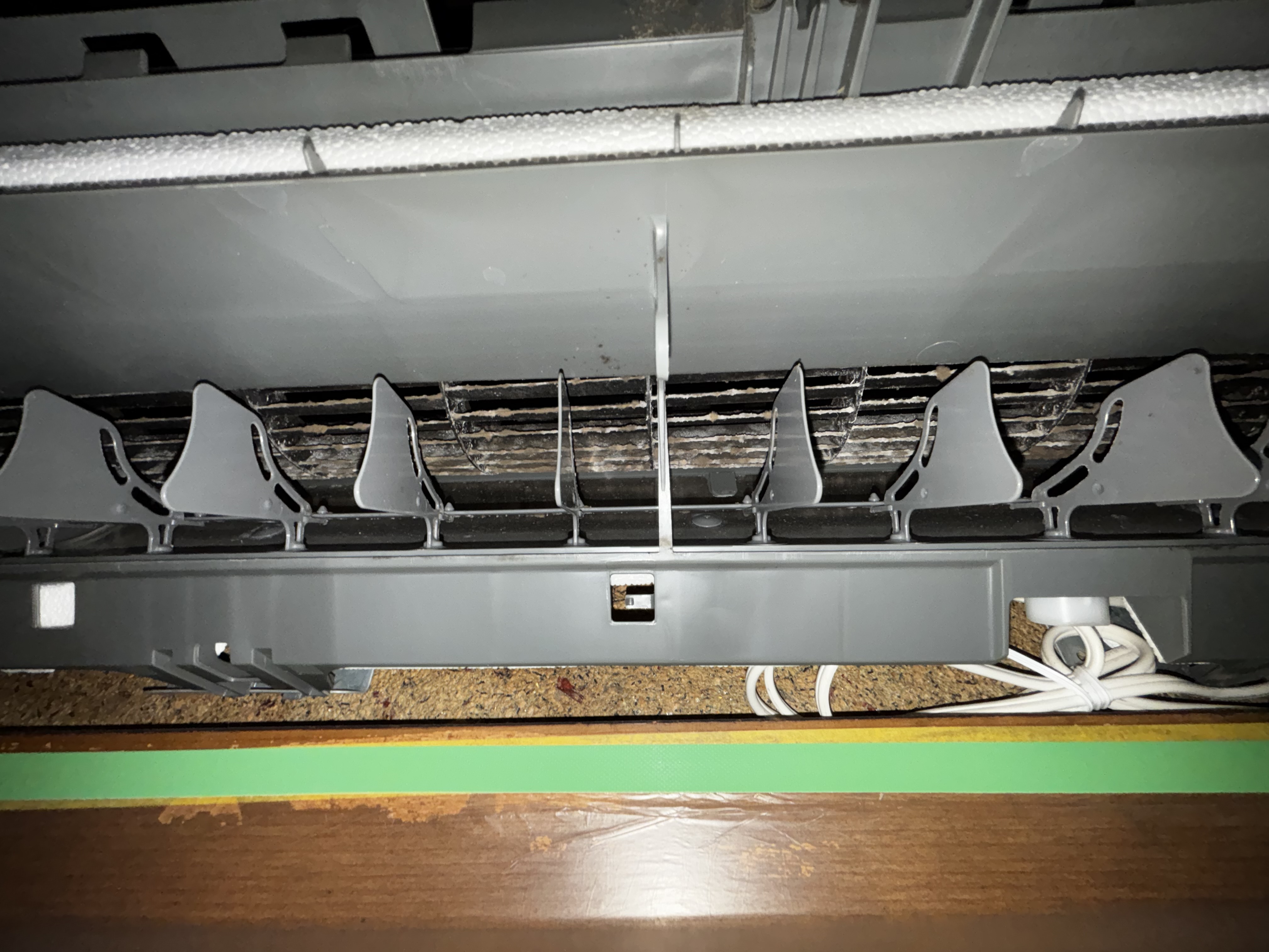 千葉県千葉市花見川区のお掃除機能付きエアコンの作業前1