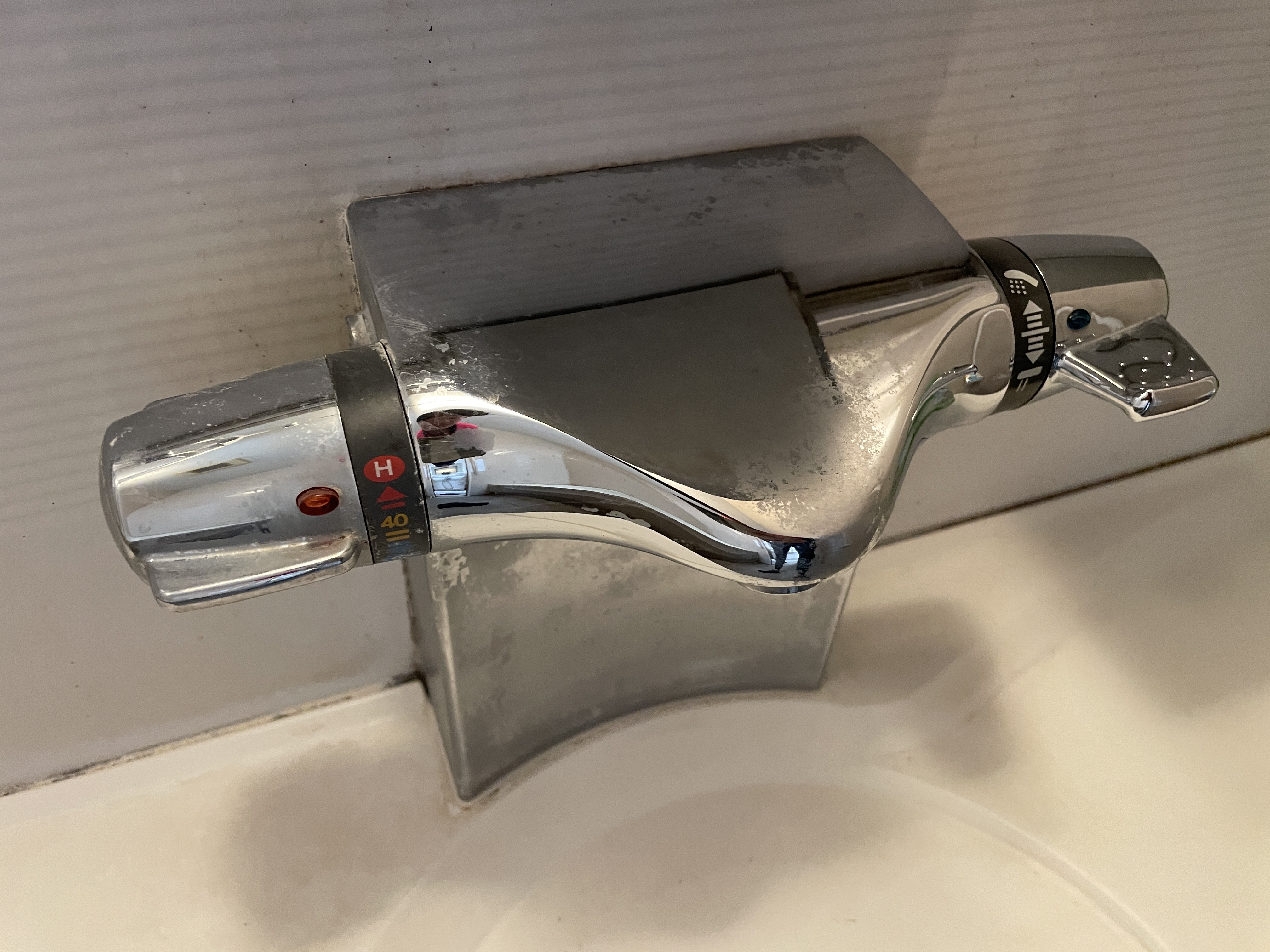 愛知県名古屋市中区上前津の浴室・お風呂クリーニングの作業前1