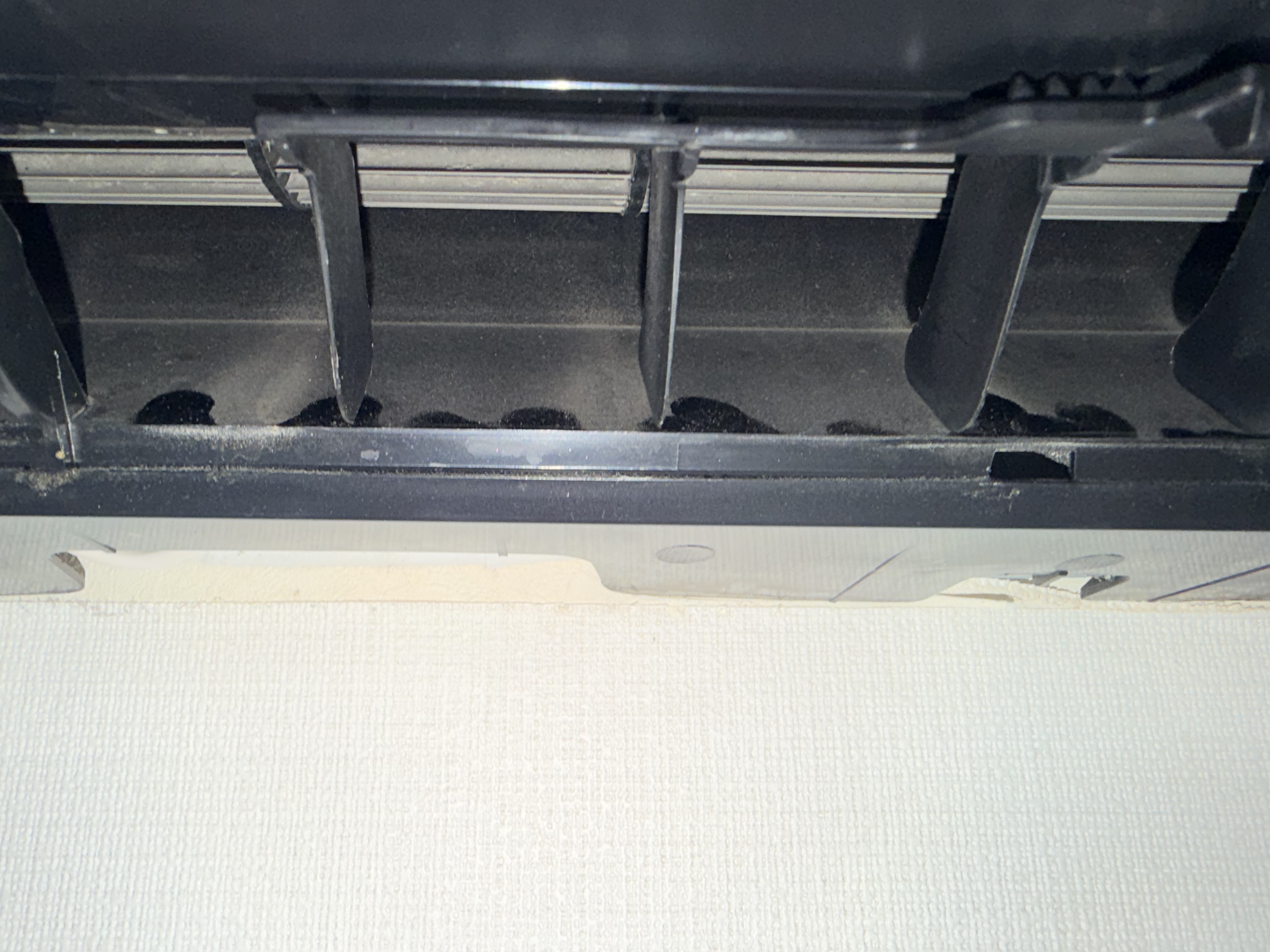 千葉県市川市富浜の壁掛けエアコンの作業前1