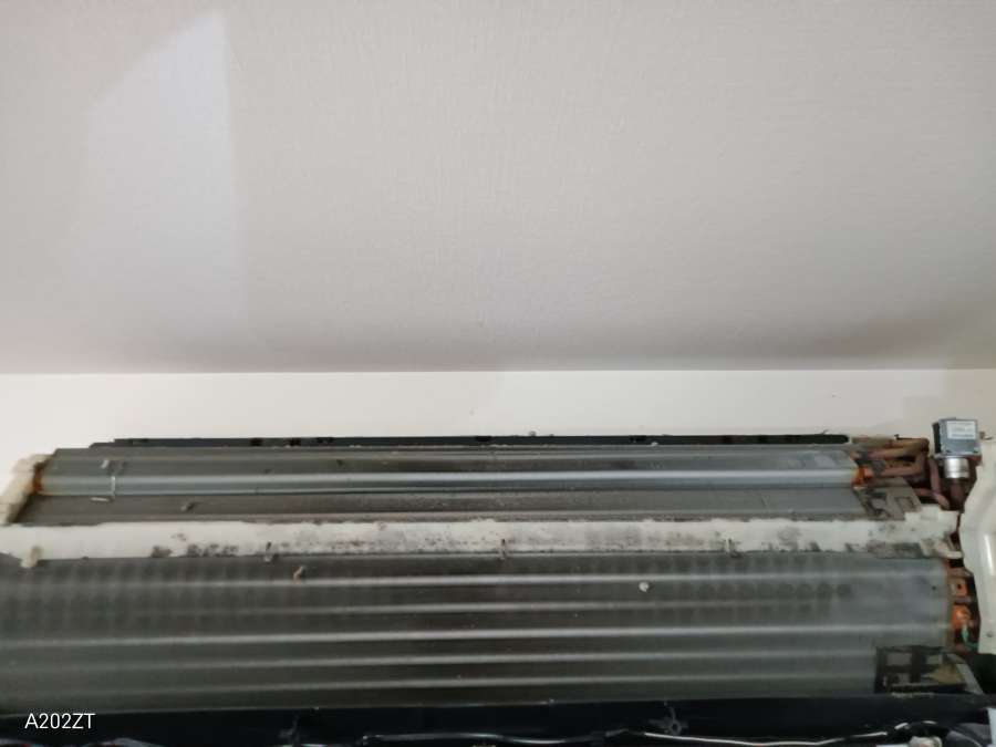 東京都大田区のお掃除機能付きエアコンの作業前2