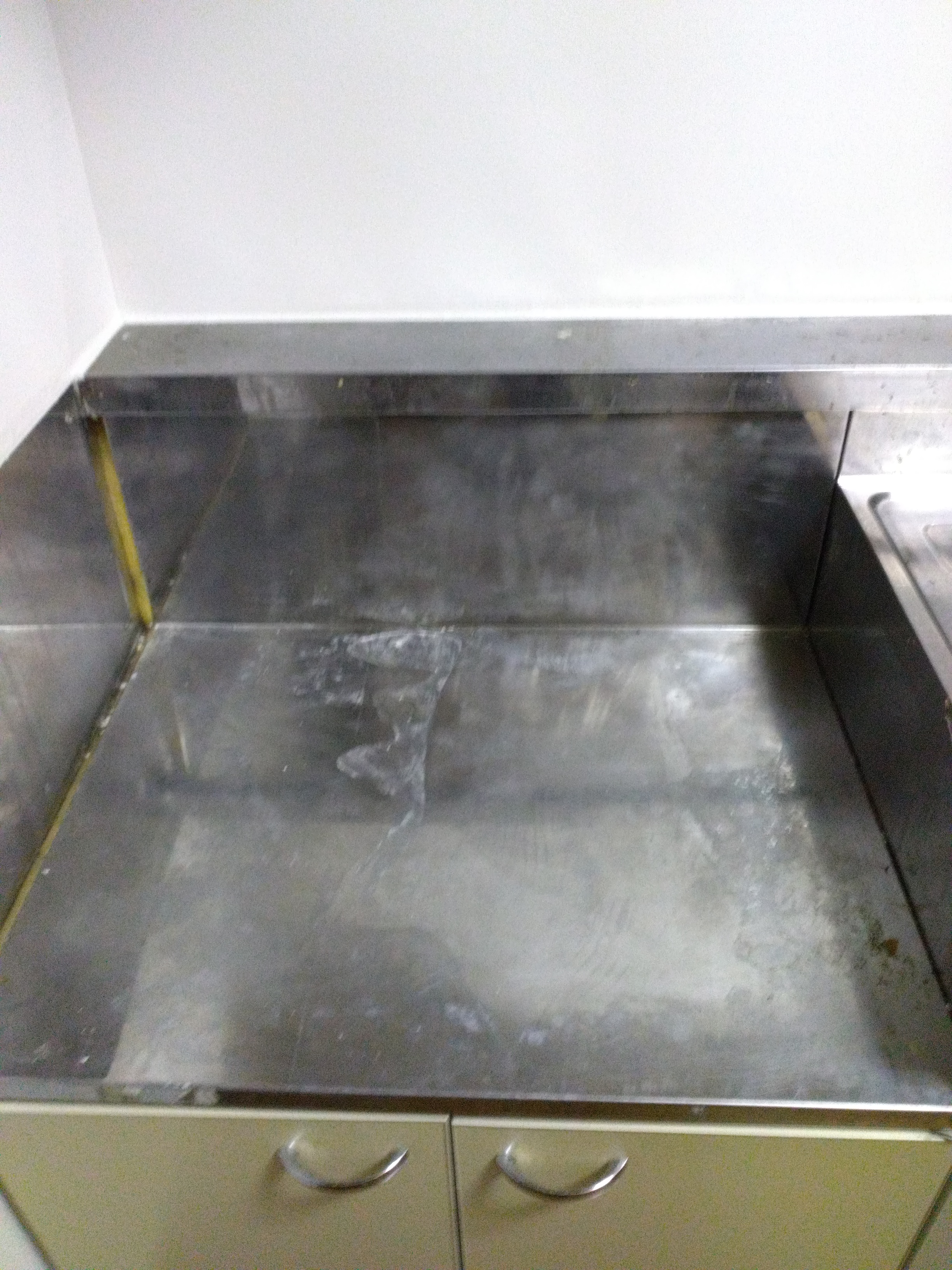 青森県八戸市の賃貸住宅退去後の原状回復クリーニングの作業前2